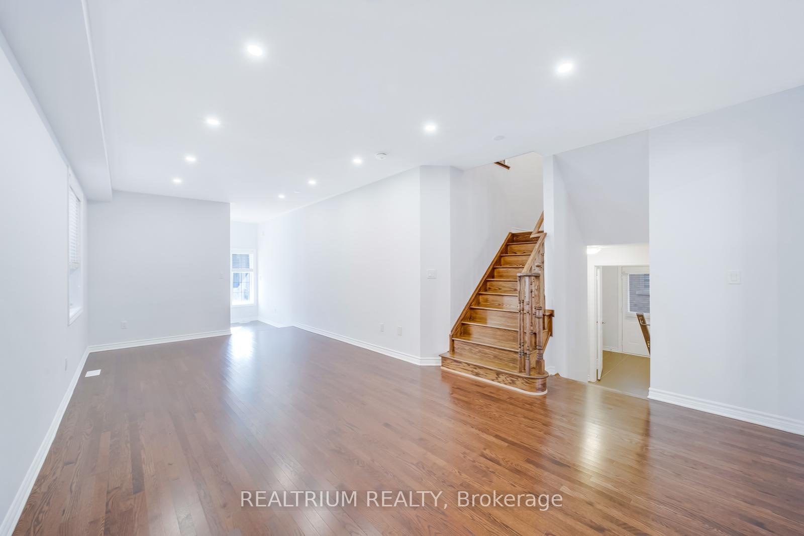 Photo 10 of 22 Clockwork Drive, Brampton, Northwest Brampton — HOMEH