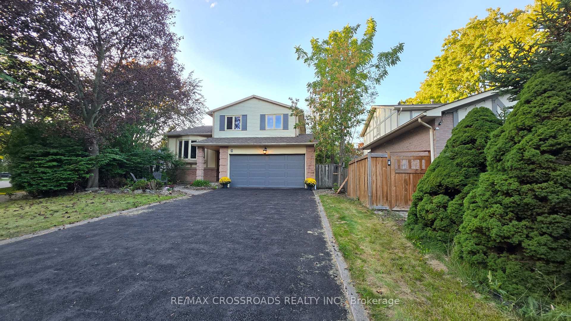 Photo 4 of 3 Cherrydale Court, Scarborough, Centennial Scarborough — HOMEH