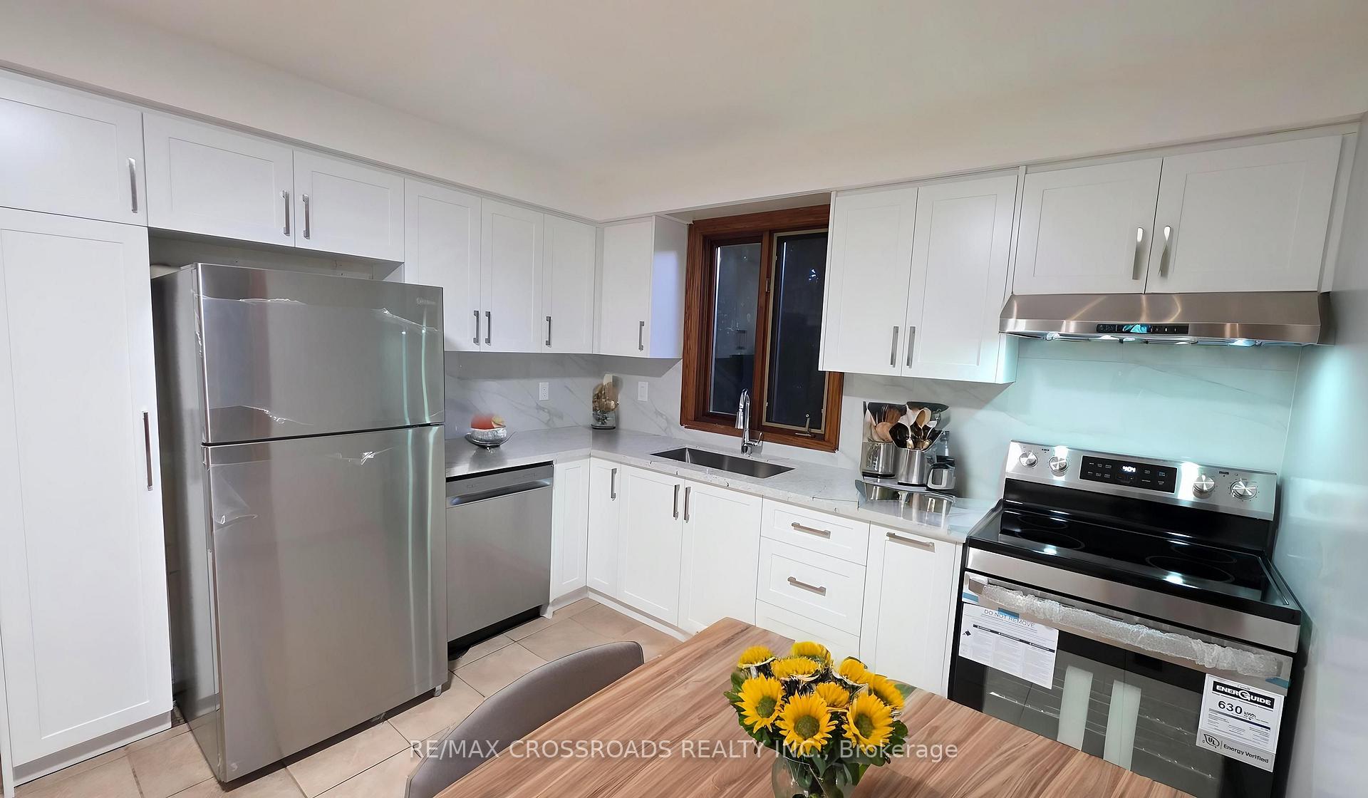 Photo 14 of 3 Cherrydale Court, Scarborough, Centennial Scarborough — HOMEH