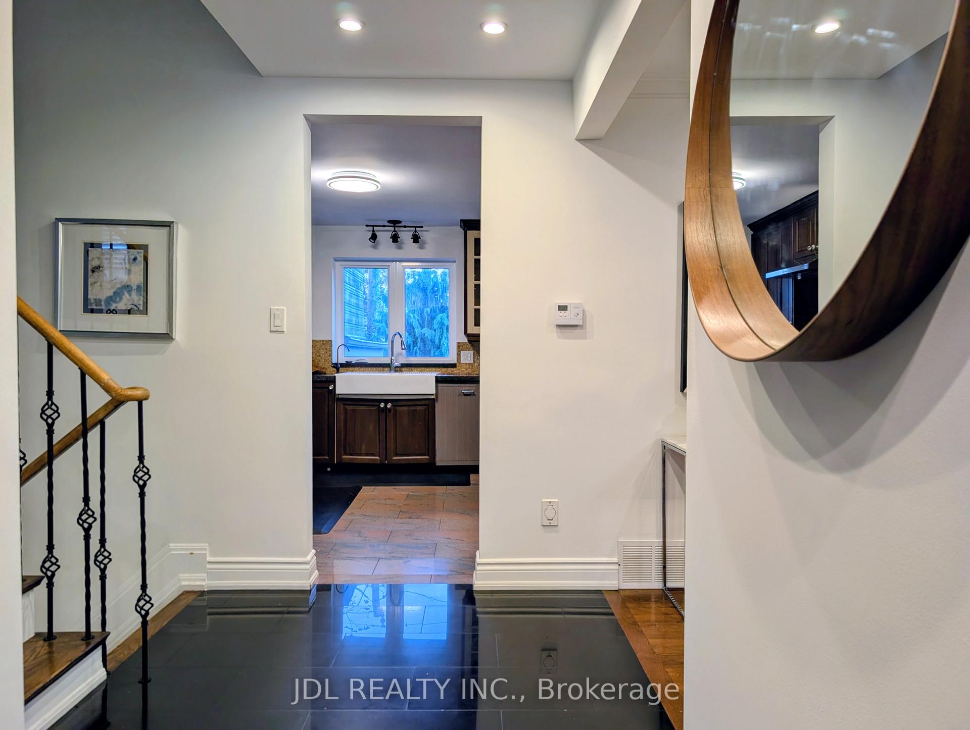 Photo 5 of 32 Ashmount Crescent, Etobicoke, Willowridge-Martingrove-Richview — HOMEH