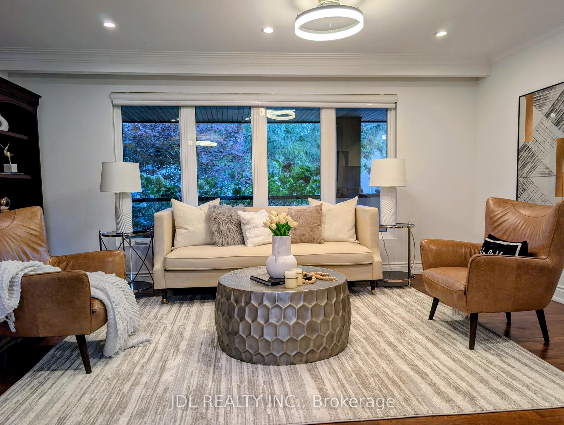 Photo 7 of 32 Ashmount Crescent, Etobicoke, Willowridge-Martingrove-Richview — HOMEH