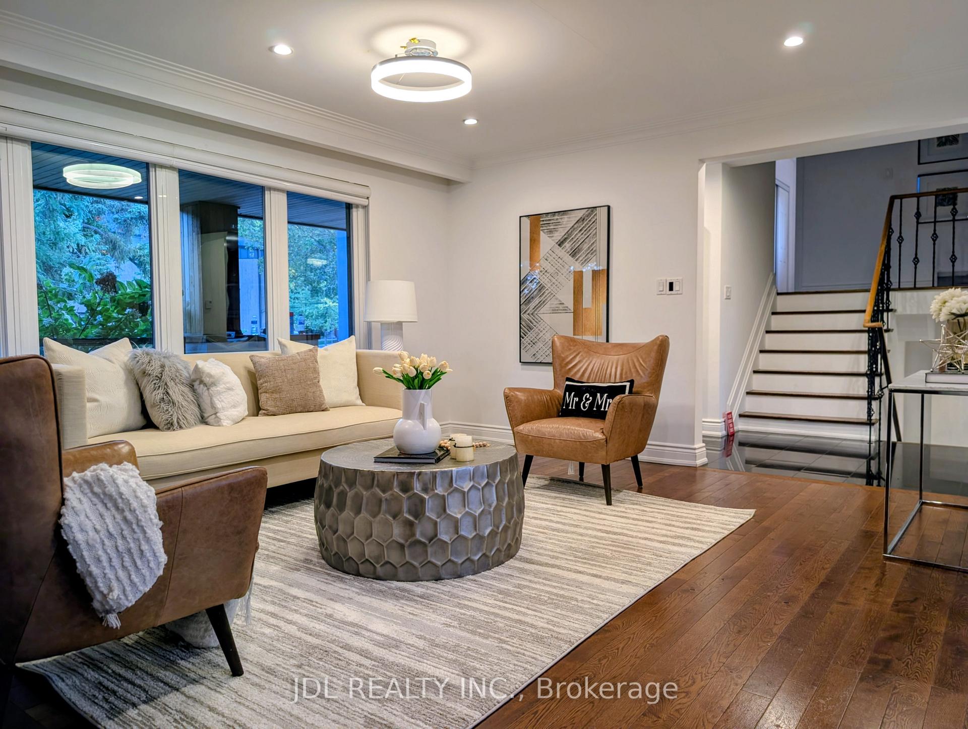 Photo 9 of 32 Ashmount Crescent, Etobicoke, Willowridge-Martingrove-Richview — HOMEH