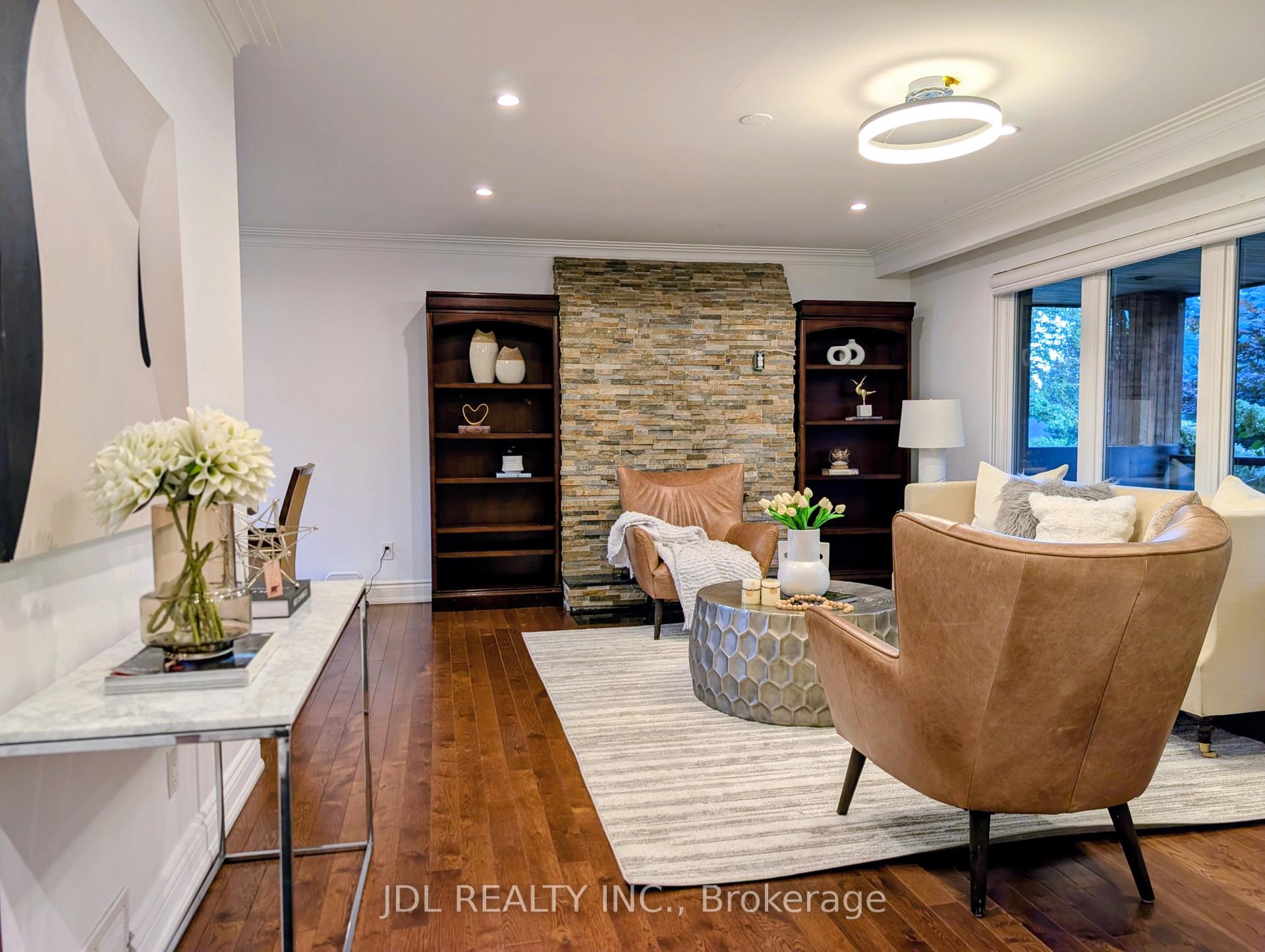 Photo 11 of 32 Ashmount Crescent, Etobicoke, Willowridge-Martingrove-Richview — HOMEH