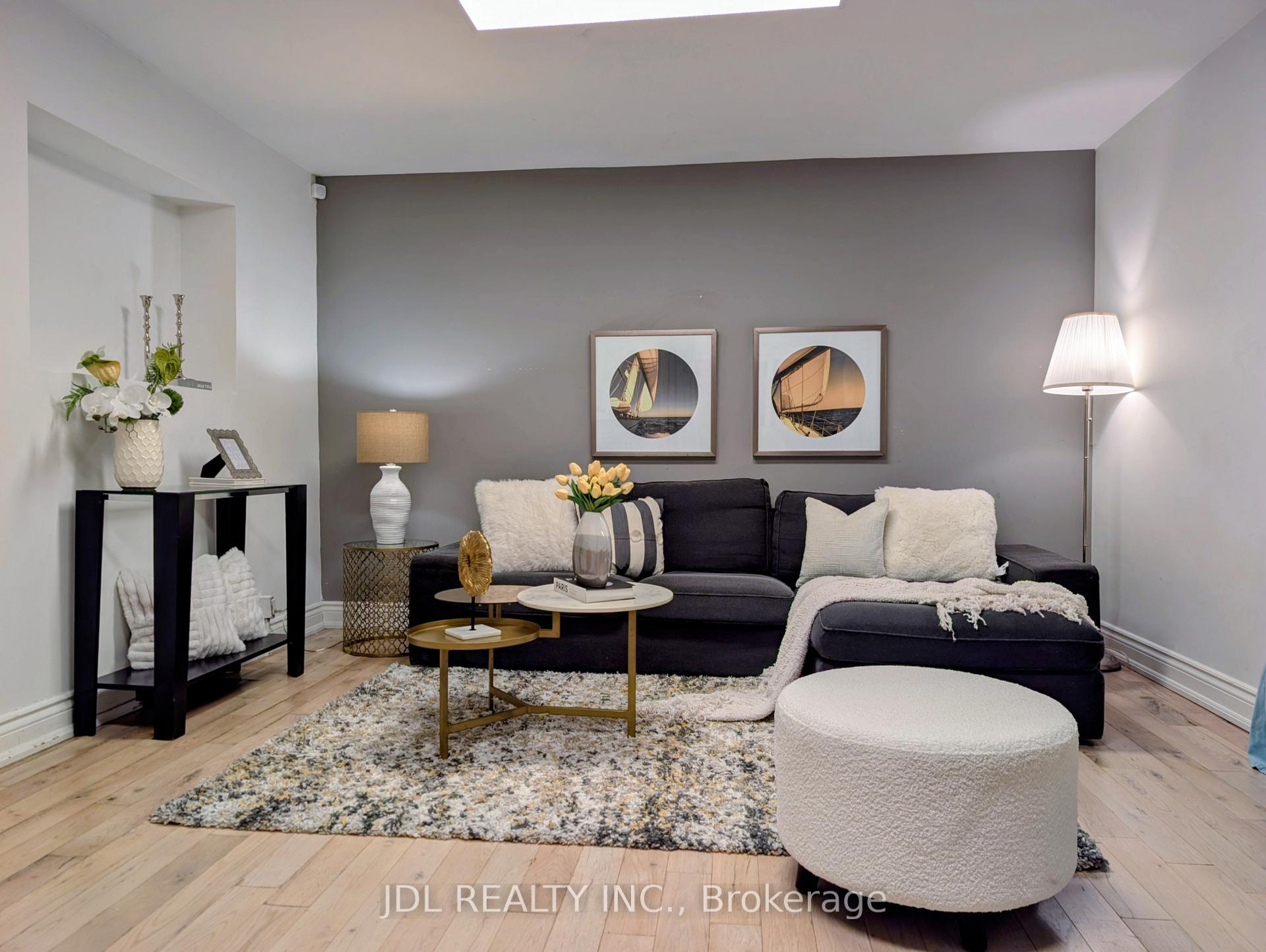 Photo 21 of 32 Ashmount Crescent, Etobicoke, Willowridge-Martingrove-Richview — HOMEH