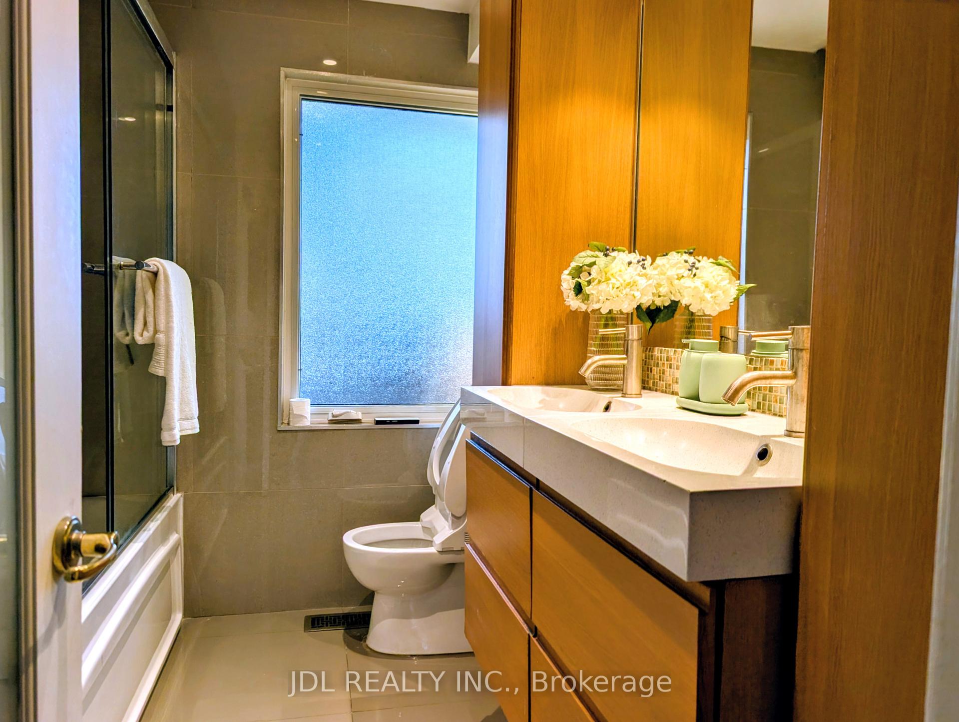 Photo 26 of 32 Ashmount Crescent, Etobicoke, Willowridge-Martingrove-Richview — HOMEH