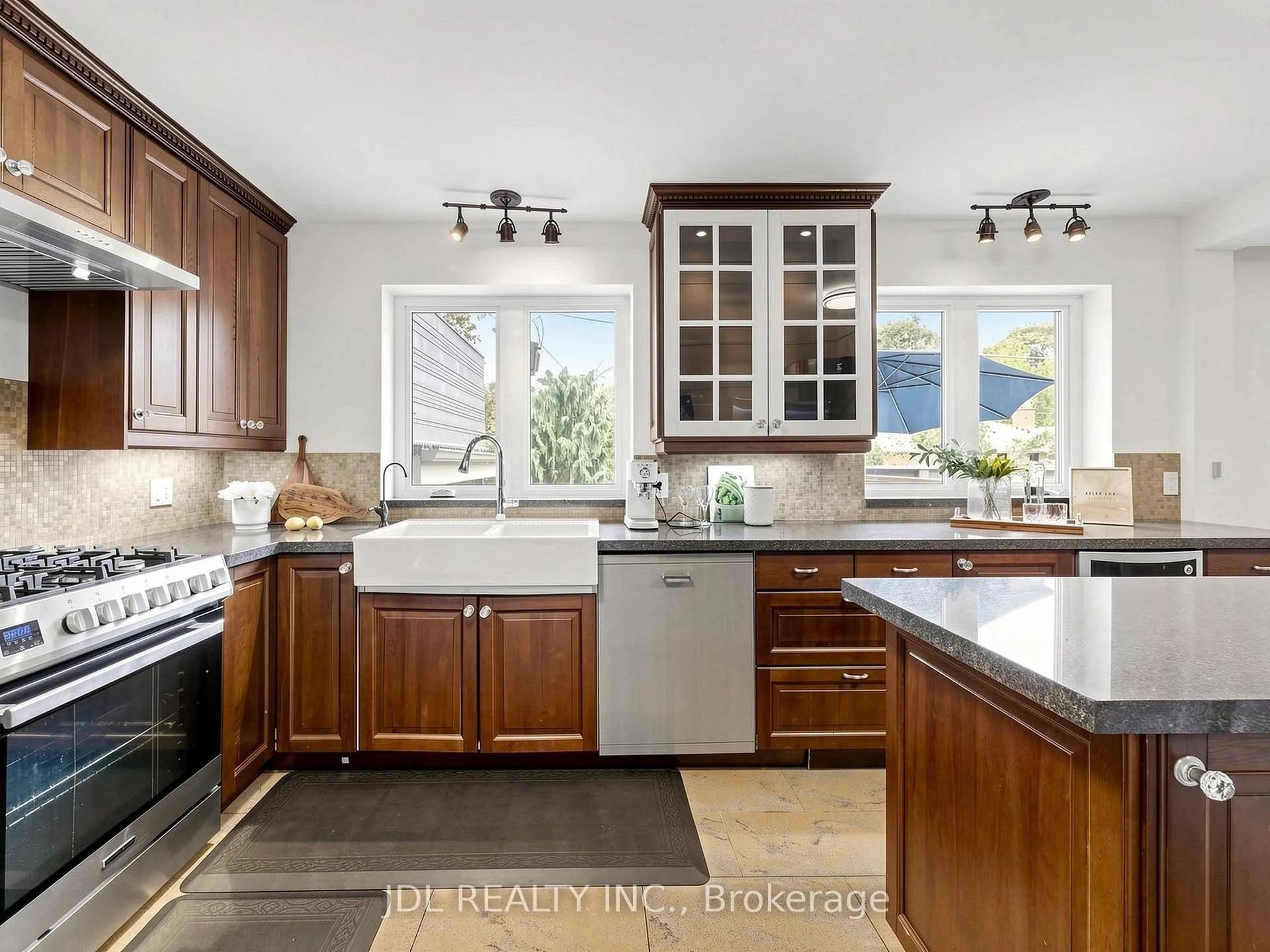 Photo 36 of 32 Ashmount Crescent, Etobicoke, Willowridge-Martingrove-Richview — HOMEH