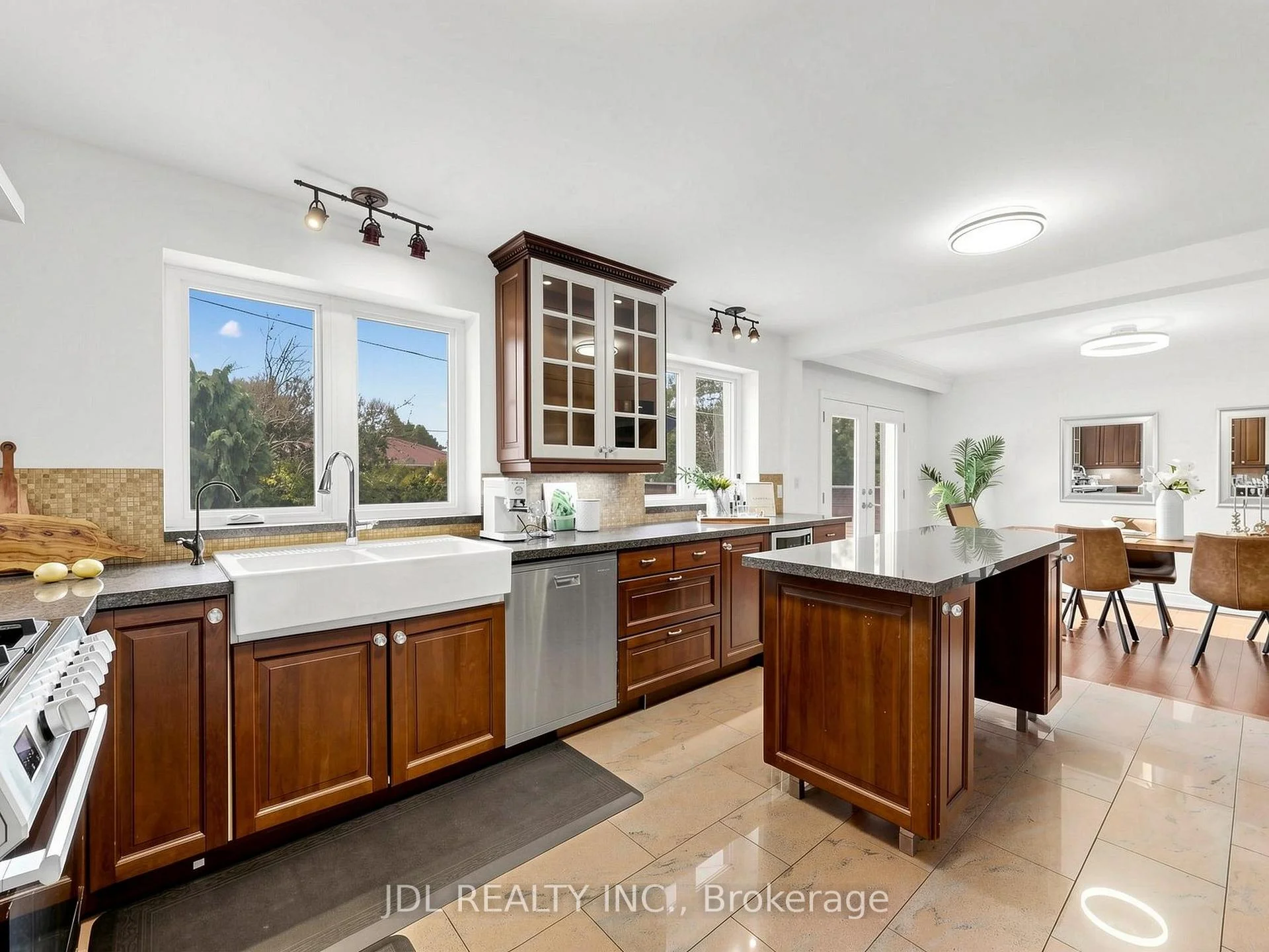 Photo 37 of 32 Ashmount Crescent, Etobicoke, Willowridge-Martingrove-Richview — HOMEH