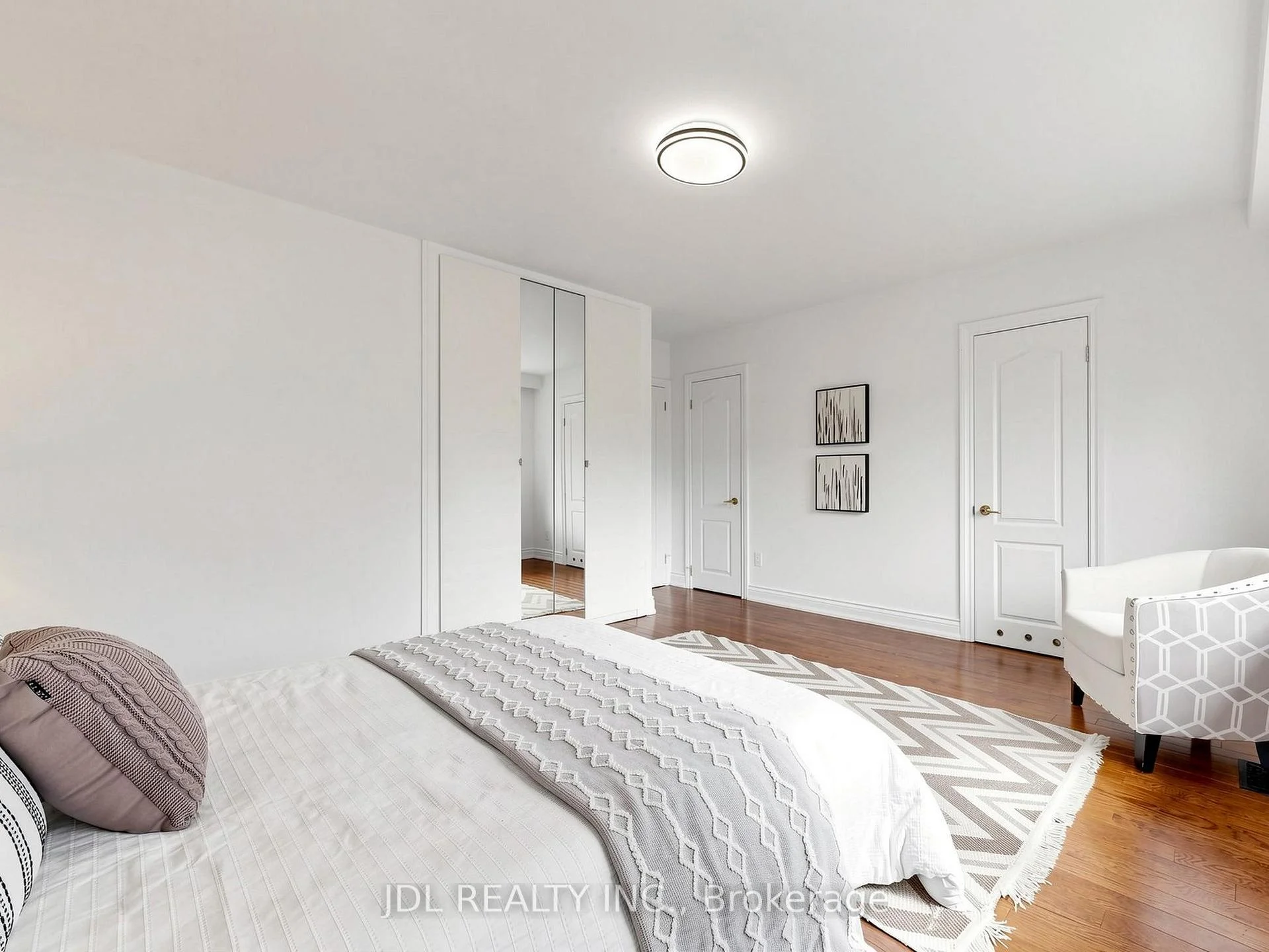 Photo 42 of 32 Ashmount Crescent, Etobicoke, Willowridge-Martingrove-Richview — HOMEH