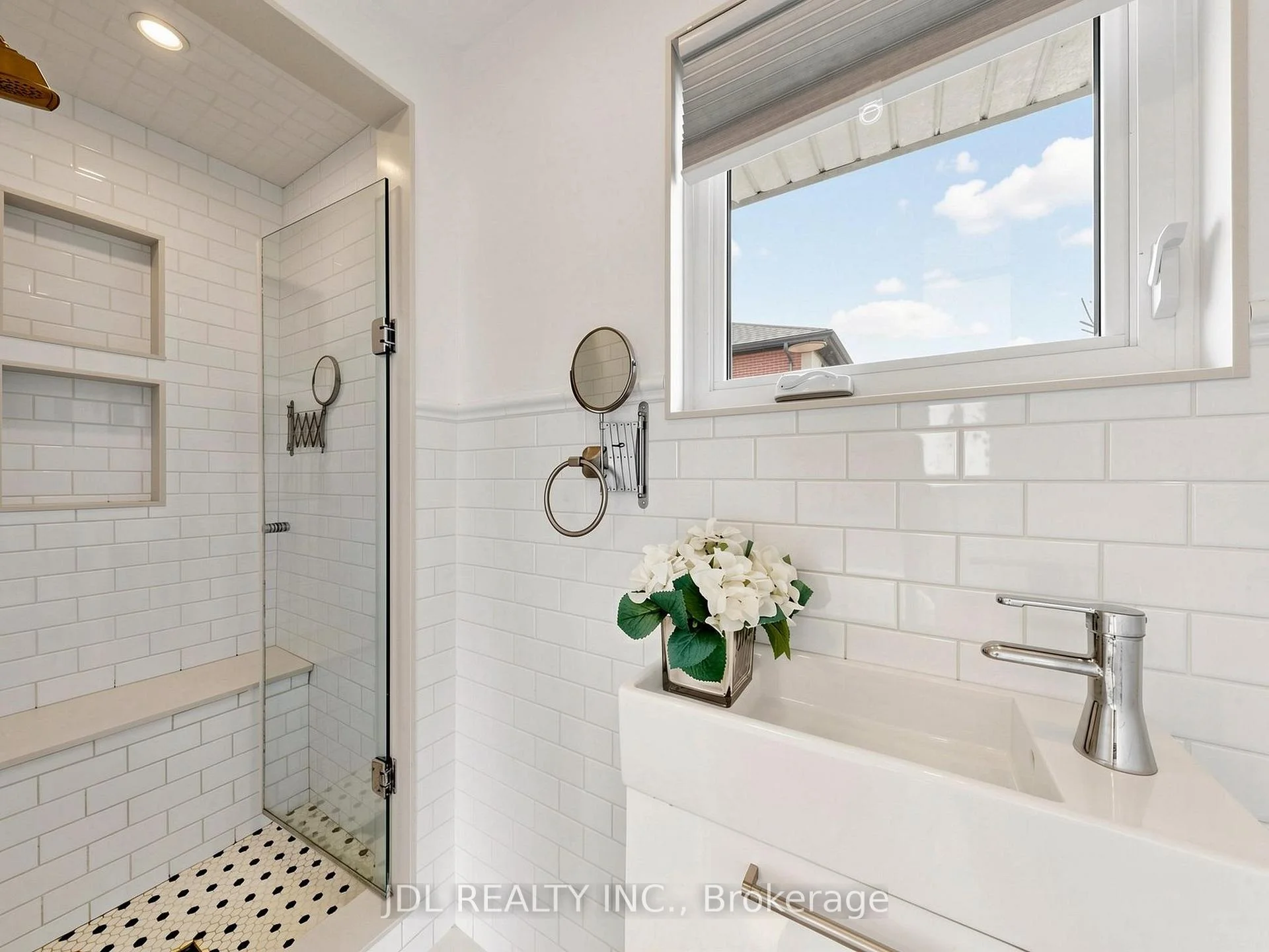 Photo 43 of 32 Ashmount Crescent, Etobicoke, Willowridge-Martingrove-Richview — HOMEH