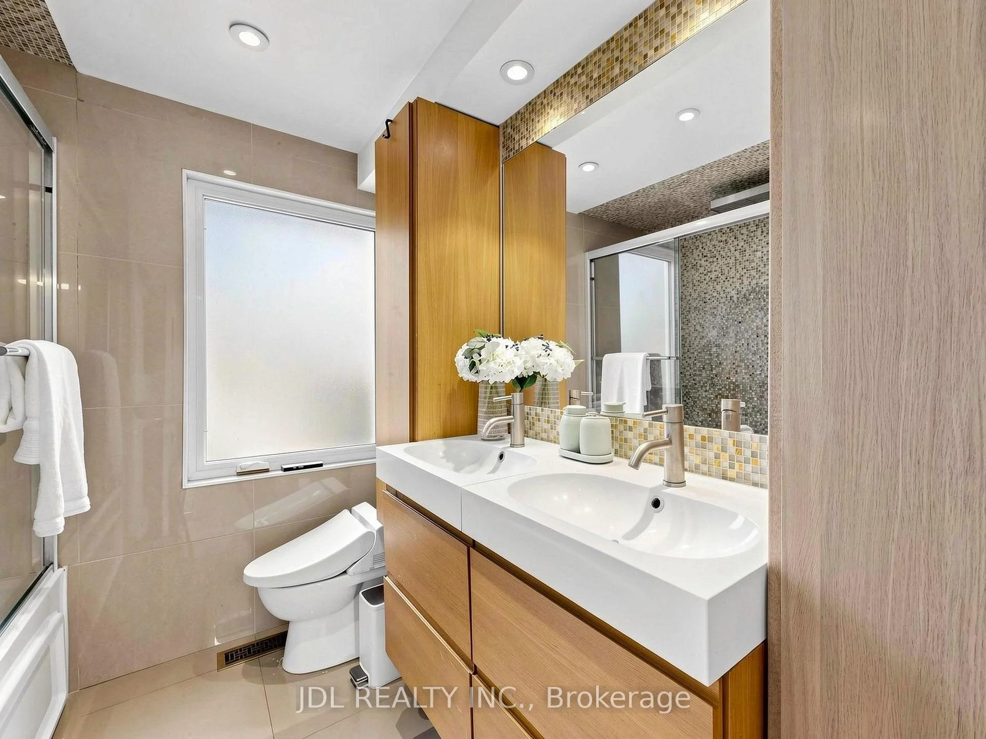 Photo 49 of 32 Ashmount Crescent, Etobicoke, Willowridge-Martingrove-Richview — HOMEH