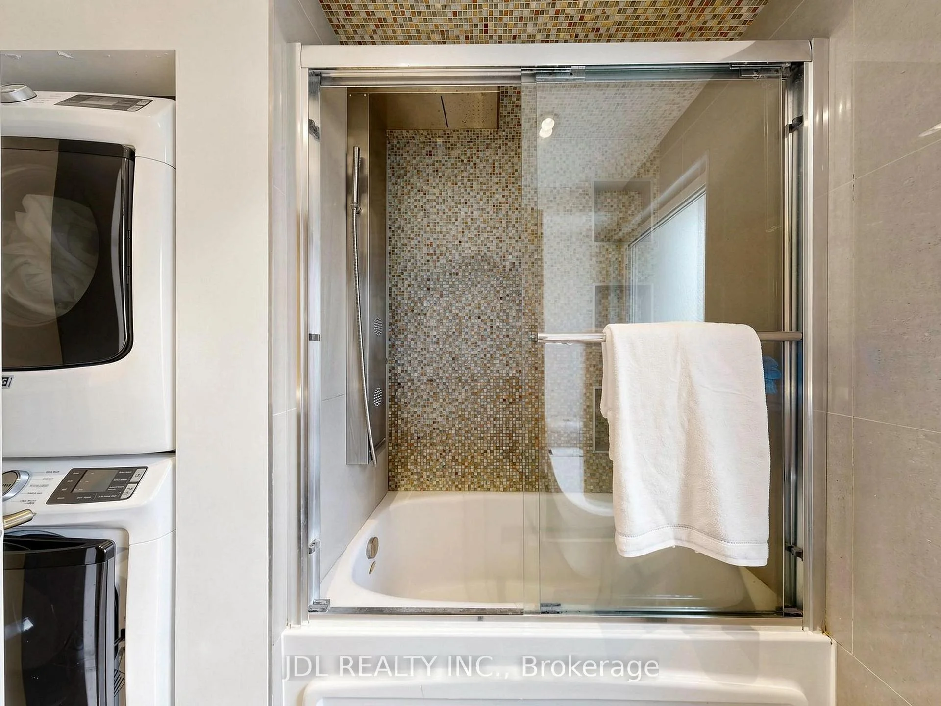 Photo 50 of 32 Ashmount Crescent, Etobicoke, Willowridge-Martingrove-Richview — HOMEH