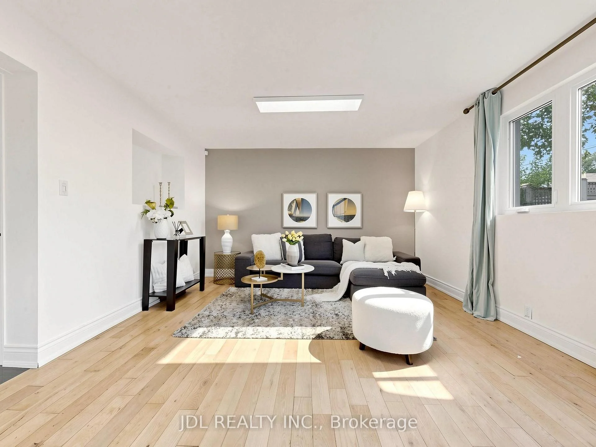 Photo 52 of 32 Ashmount Crescent, Etobicoke, Willowridge-Martingrove-Richview — HOMEH