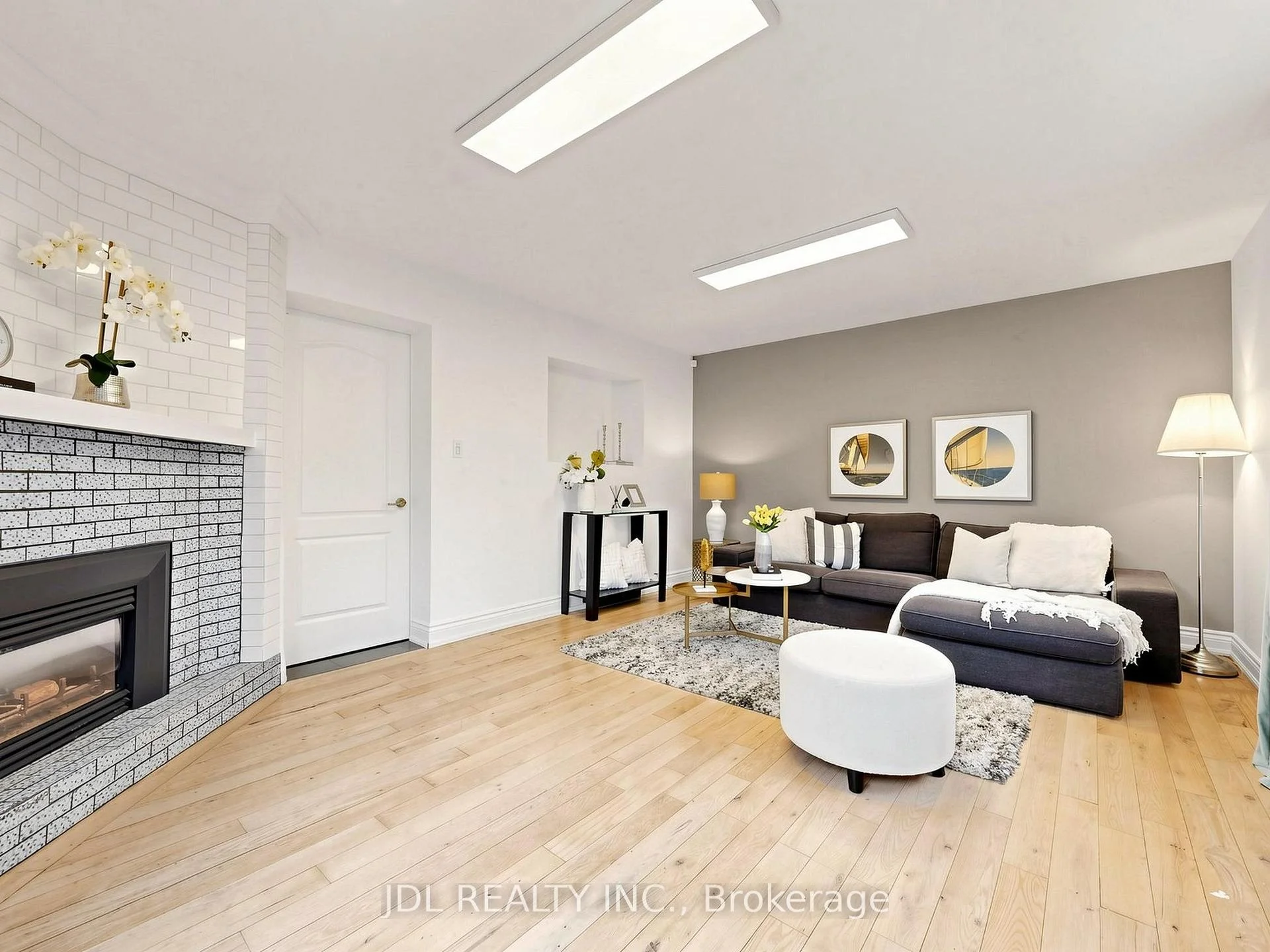Photo 54 of 32 Ashmount Crescent, Etobicoke, Willowridge-Martingrove-Richview — HOMEH