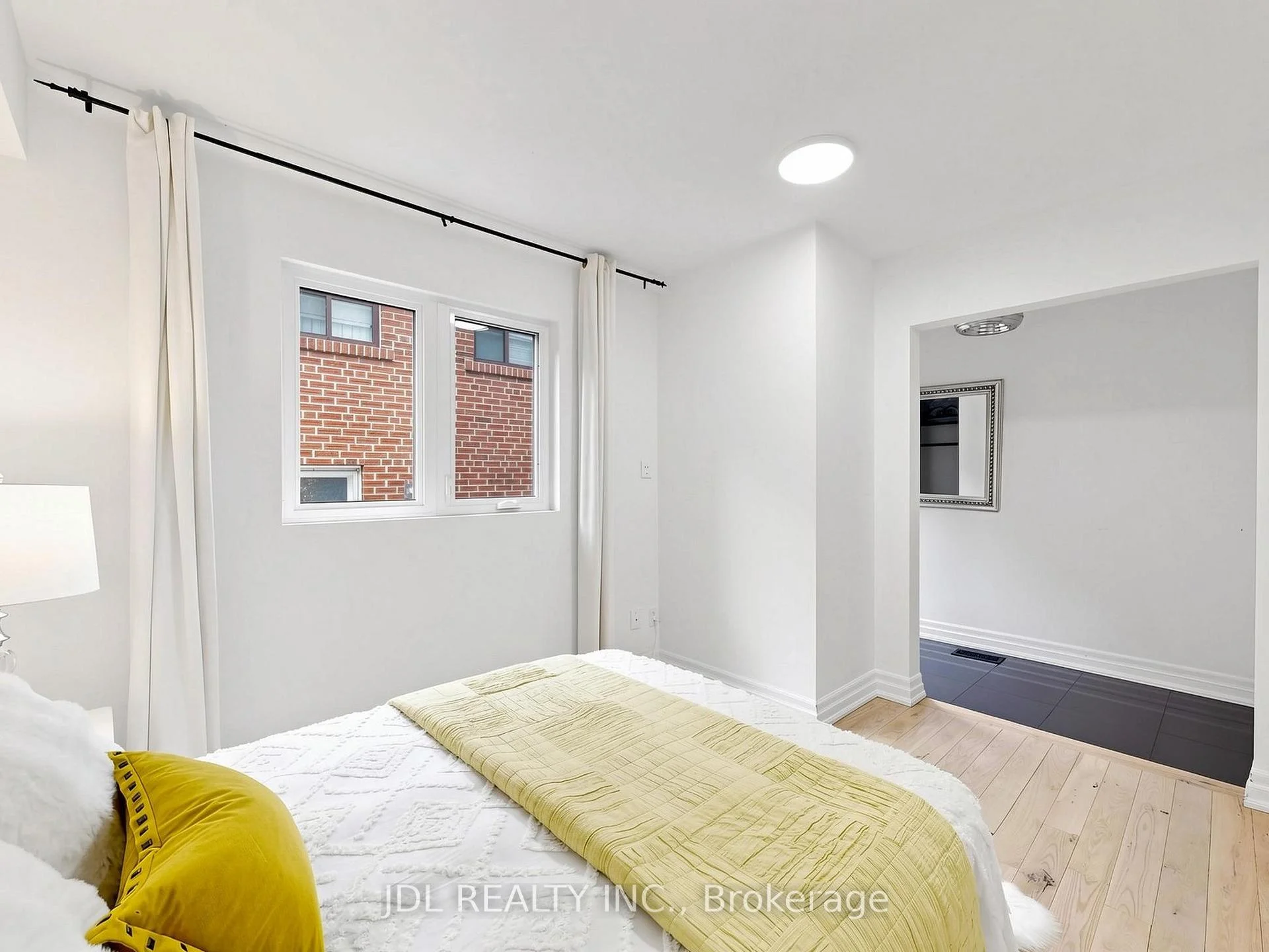Photo 57 of 32 Ashmount Crescent, Etobicoke, Willowridge-Martingrove-Richview — HOMEH