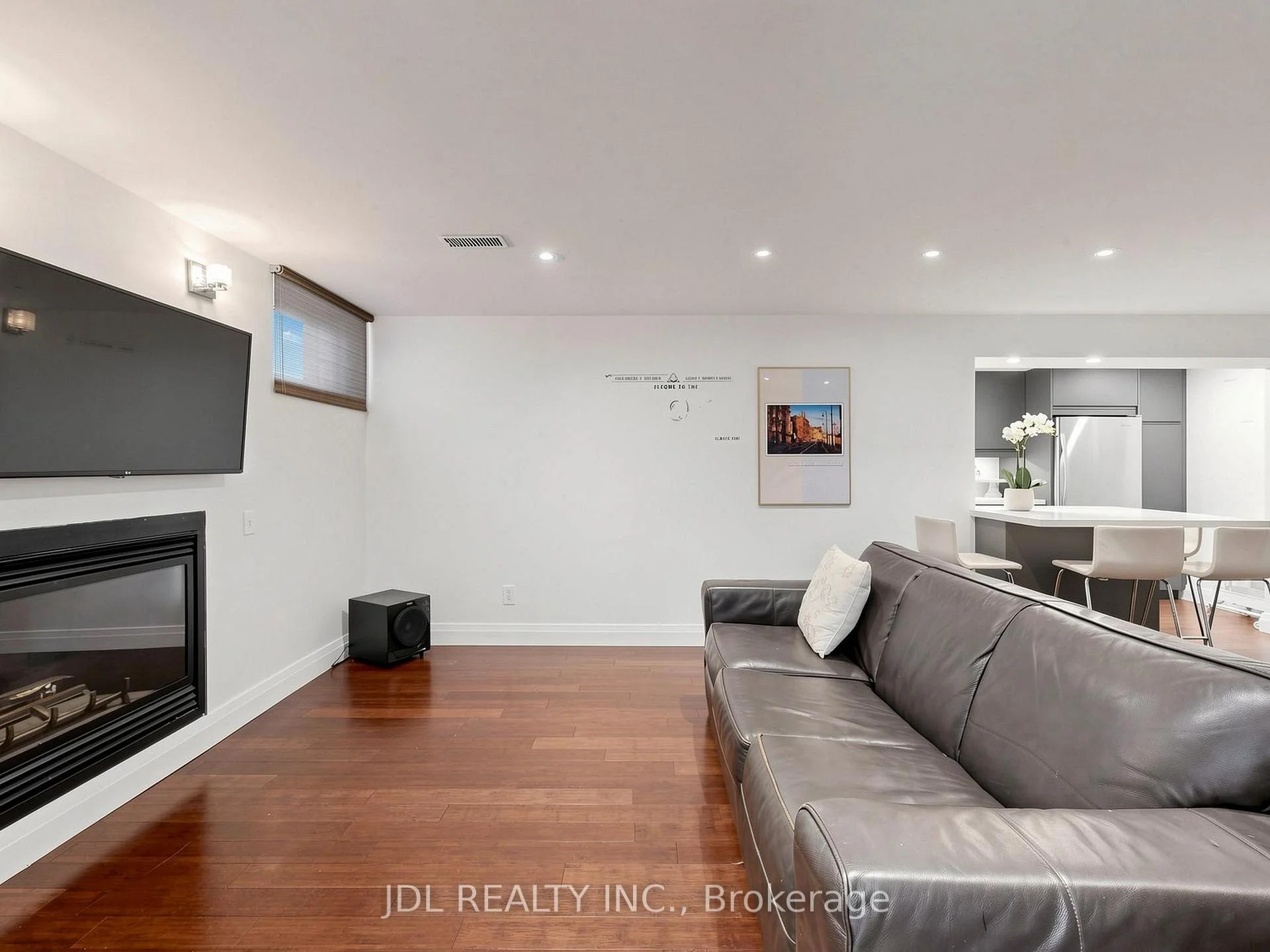 Photo 60 of 32 Ashmount Crescent, Etobicoke, Willowridge-Martingrove-Richview — HOMEH