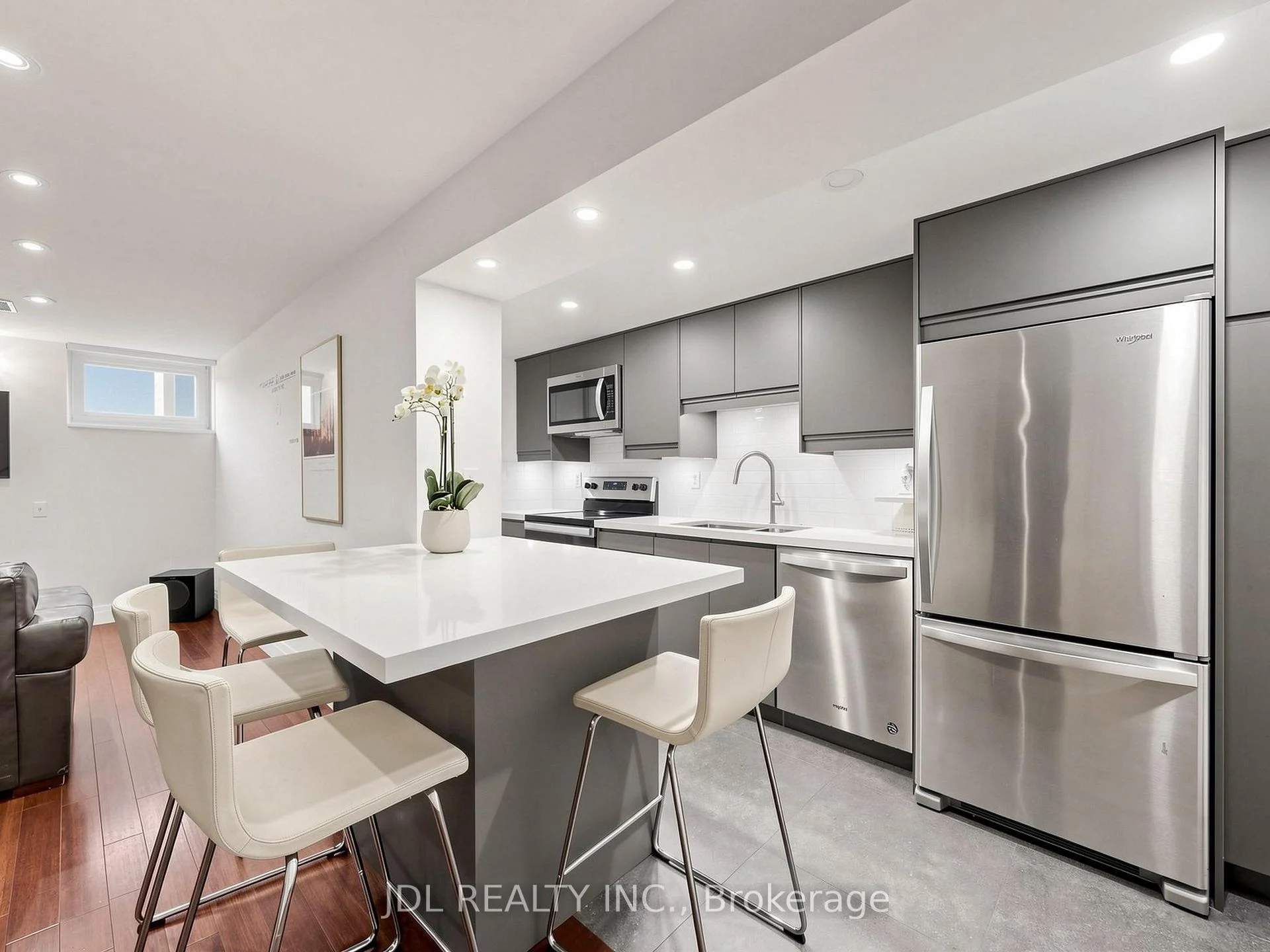 Photo 61 of 32 Ashmount Crescent, Etobicoke, Willowridge-Martingrove-Richview — HOMEH