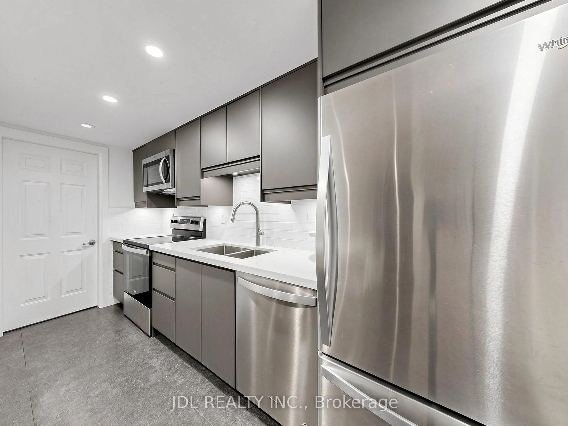 Photo 63 of 32 Ashmount Crescent, Etobicoke, Willowridge-Martingrove-Richview — HOMEH
