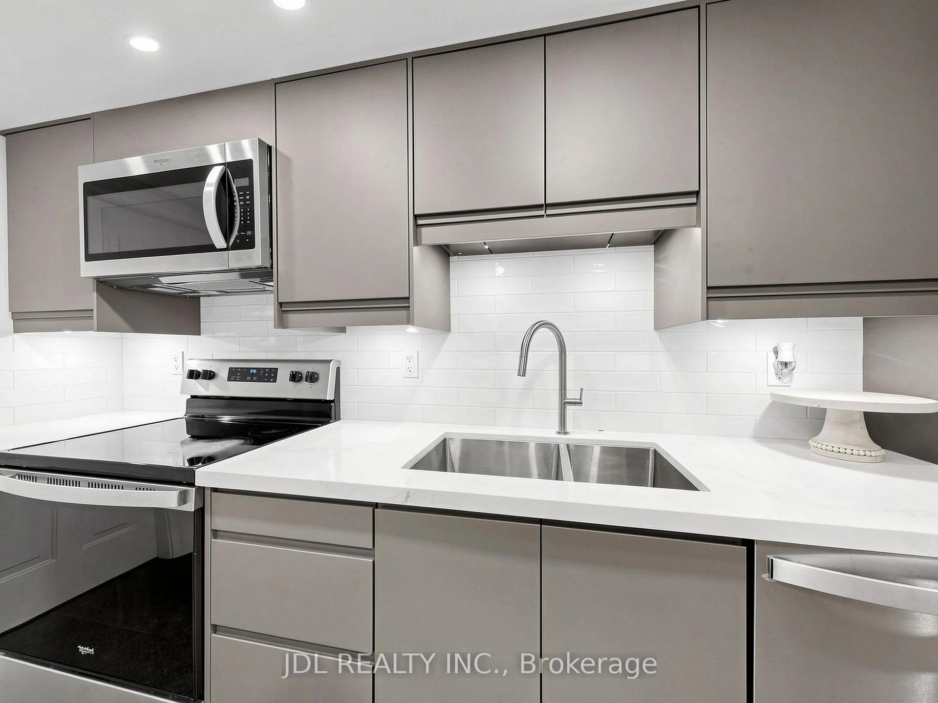 Photo 64 of 32 Ashmount Crescent, Etobicoke, Willowridge-Martingrove-Richview — HOMEH
