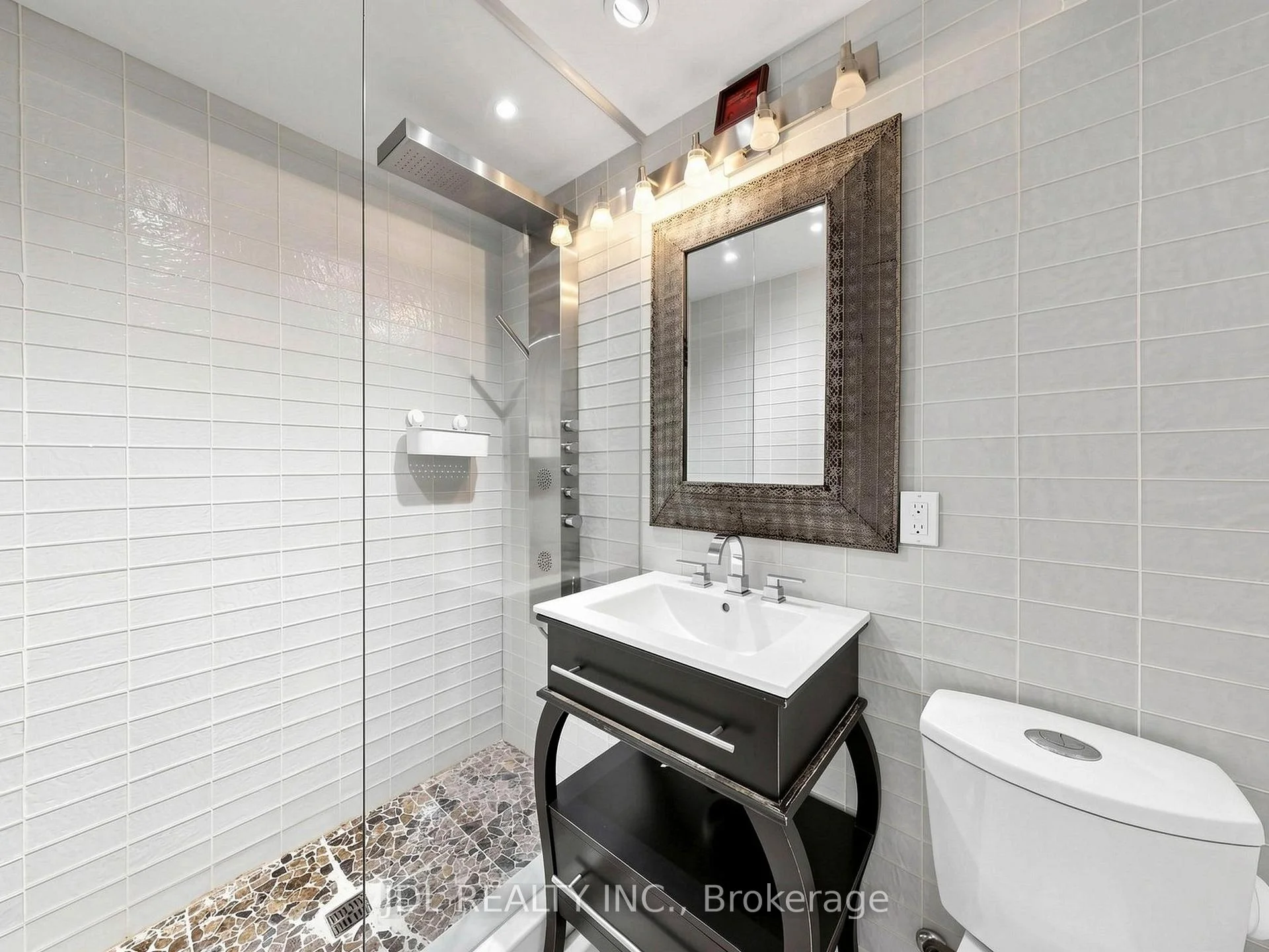 Photo 66 of 32 Ashmount Crescent, Etobicoke, Willowridge-Martingrove-Richview — HOMEH