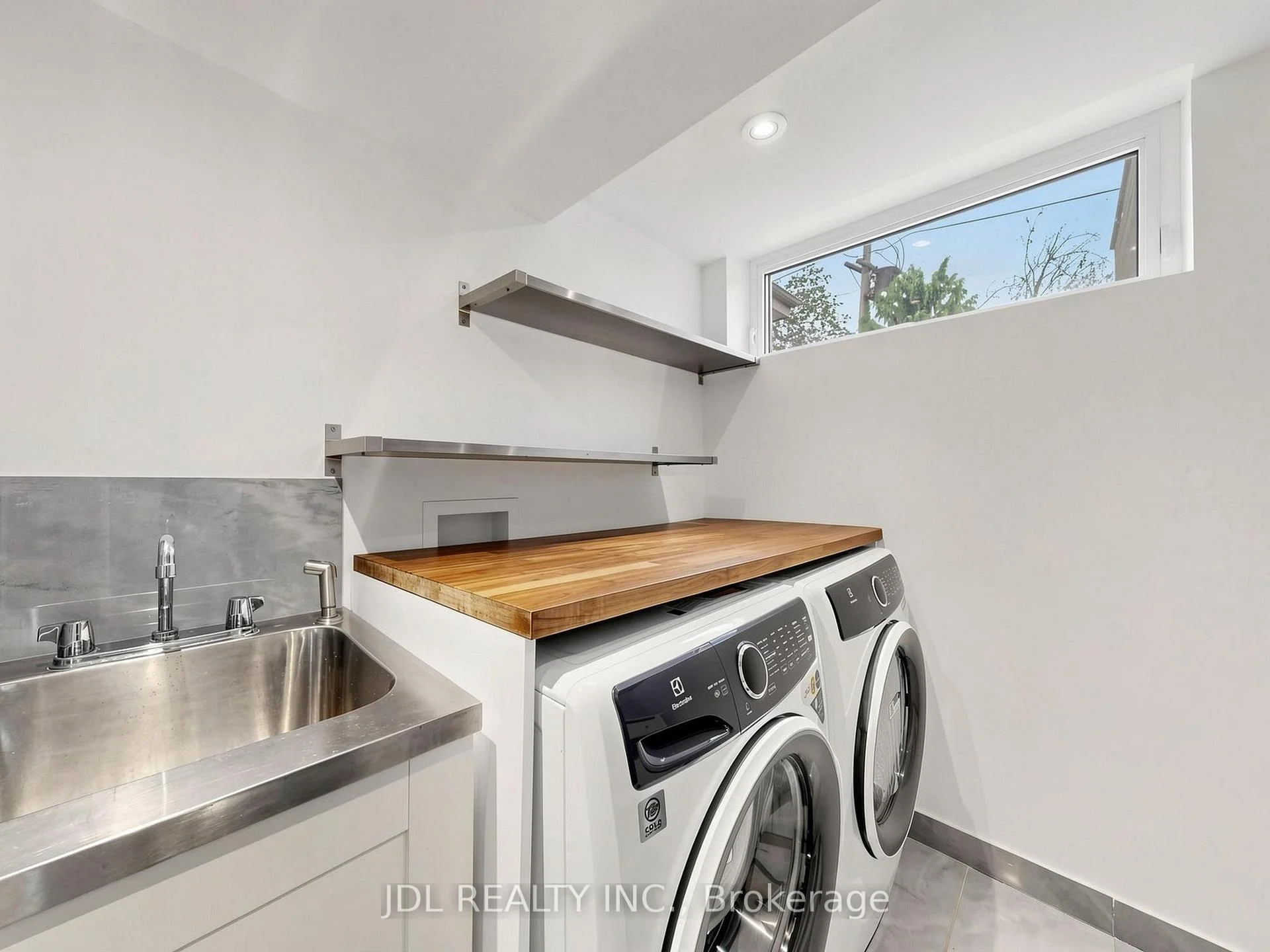 Photo 67 of 32 Ashmount Crescent, Etobicoke, Willowridge-Martingrove-Richview — HOMEH