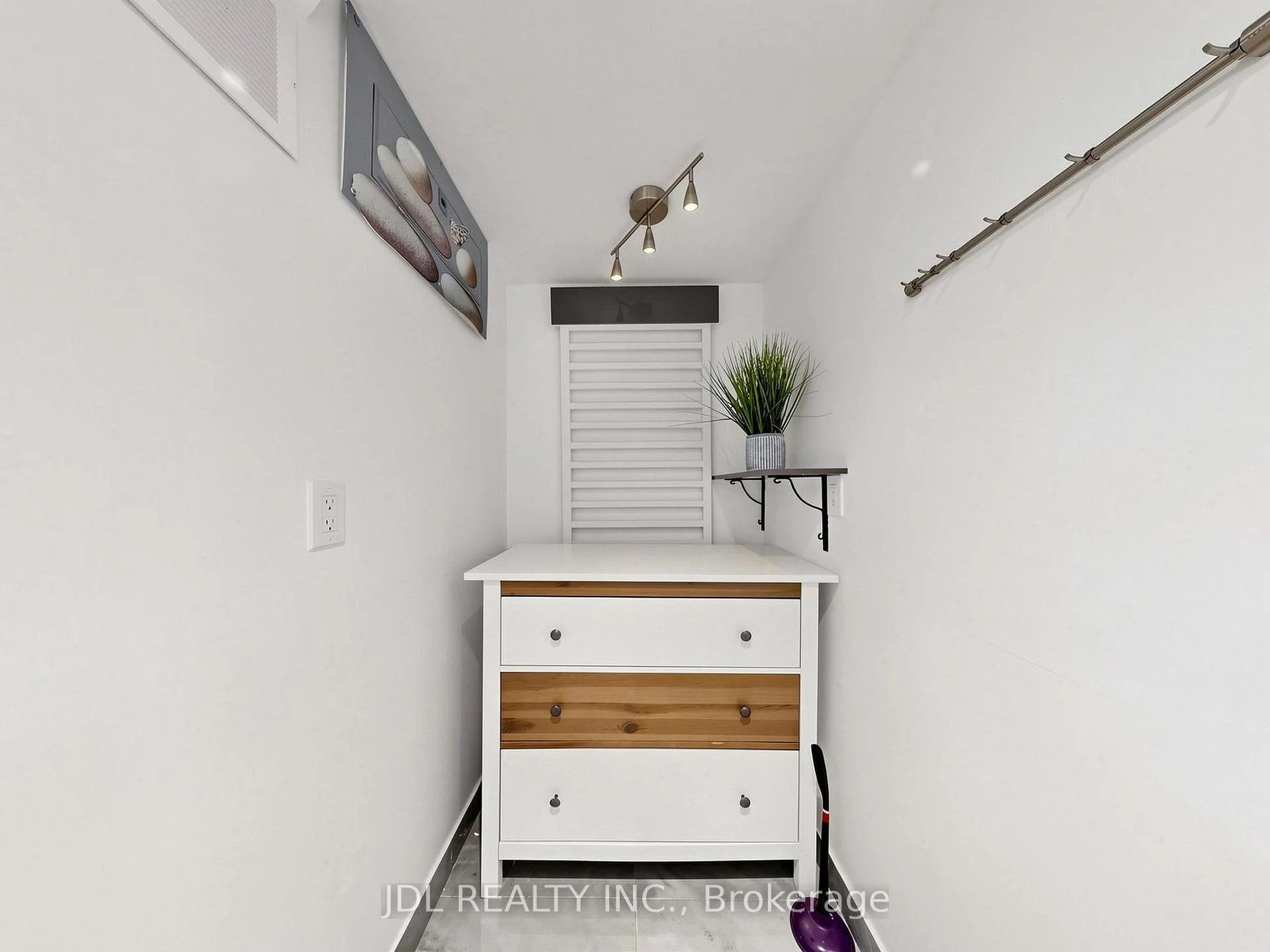 Photo 69 of 32 Ashmount Crescent, Etobicoke, Willowridge-Martingrove-Richview — HOMEH