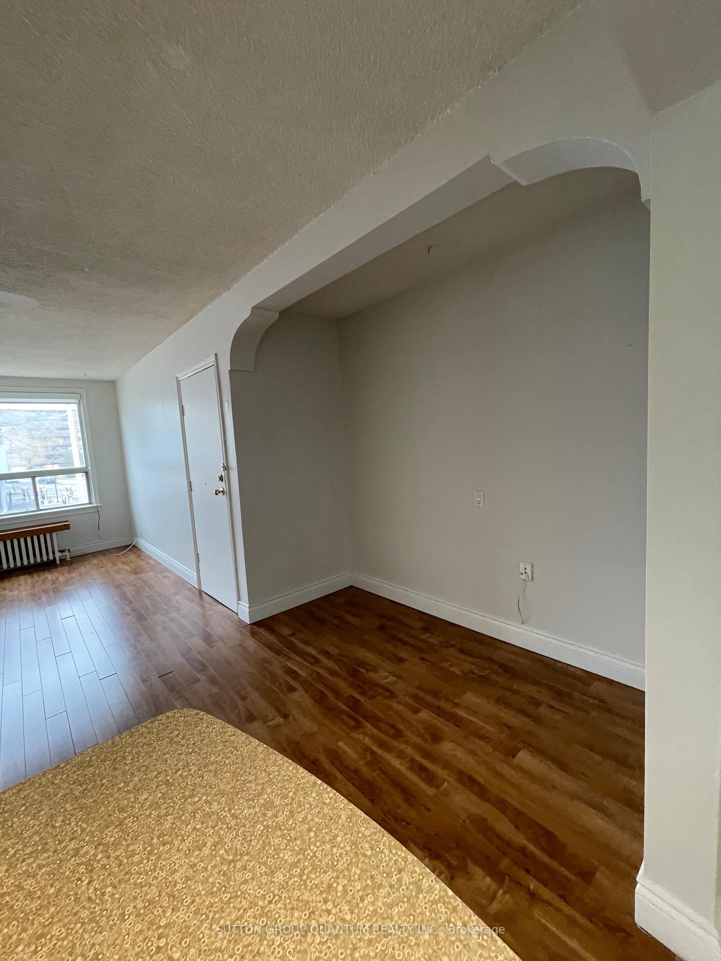 Photo 5 of Unit 3, 339 Lakeshore Road E, Mississauga, Port Credit — HOMEH