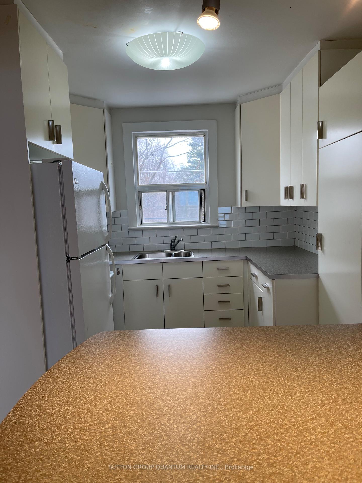 Photo 6 of Unit 3, 339 Lakeshore Road E, Mississauga, Port Credit — HOMEH