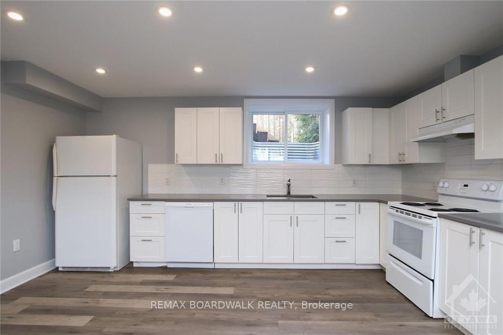Photo 2 of 15B Dowdall Crescent, Ottawa, Fringewood — HOMEH