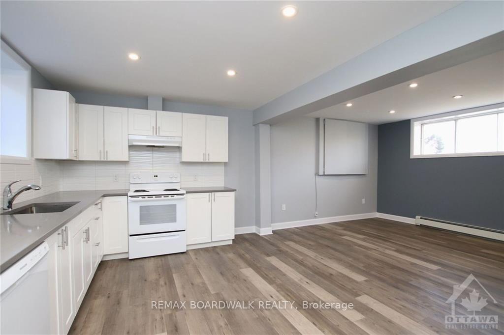 Photo 4 of 15B Dowdall Crescent, Ottawa, Fringewood — HOMEH