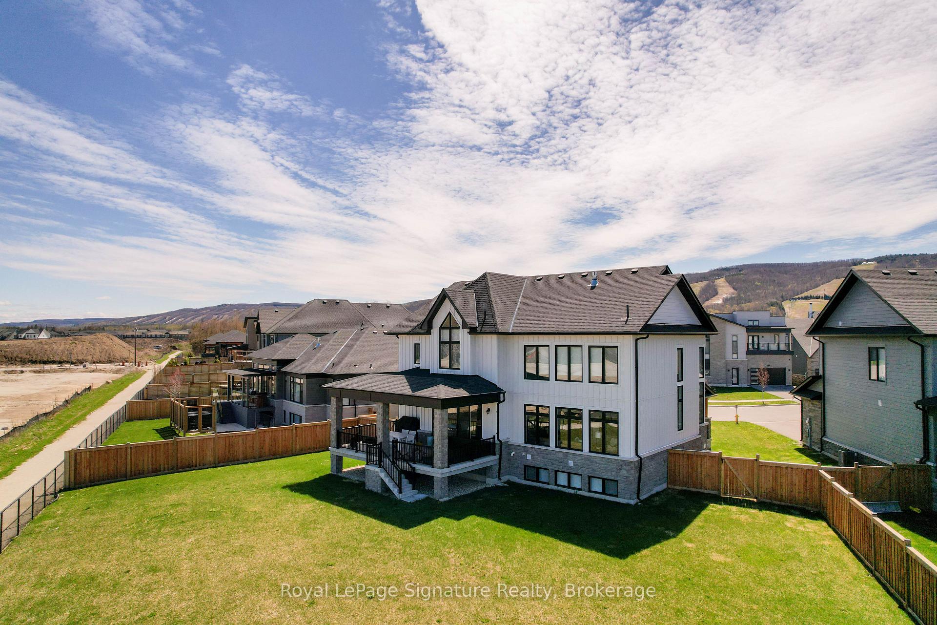 Photo 2 of 110 Cattail Crescent, Blue Mountains — HOMEH