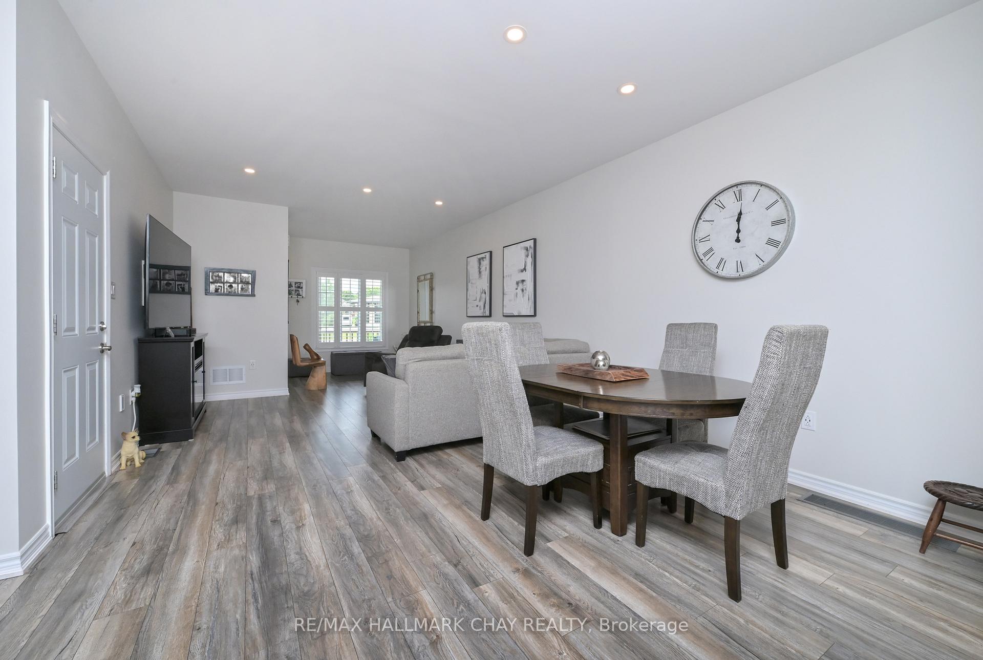 Photo 9 of 25 Kingsmere Crescent, New Tecumseth, Alliston — HOMEH