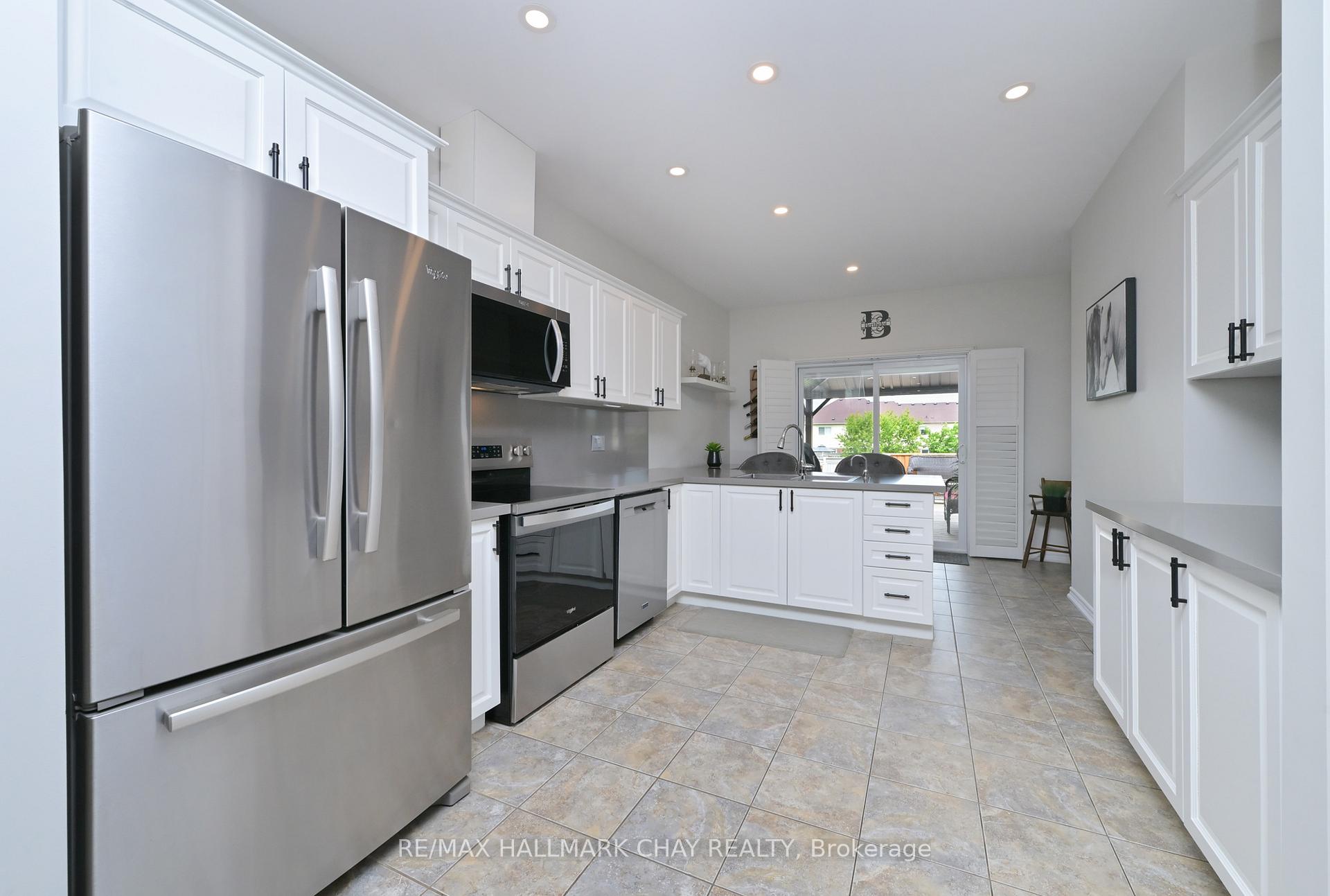 Photo 10 of 25 Kingsmere Crescent, New Tecumseth, Alliston — HOMEH