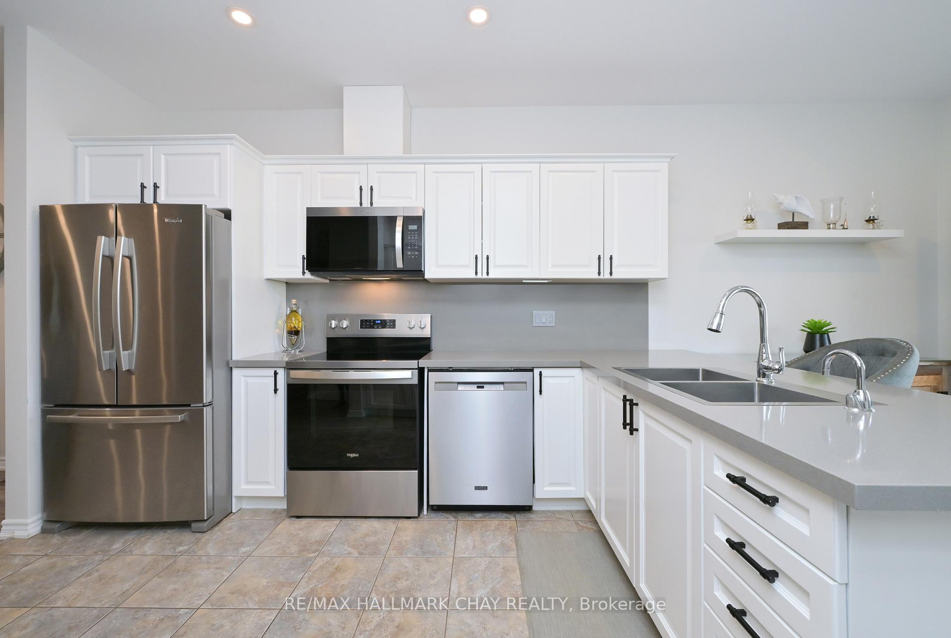 Photo 11 of 25 Kingsmere Crescent, New Tecumseth, Alliston — HOMEH