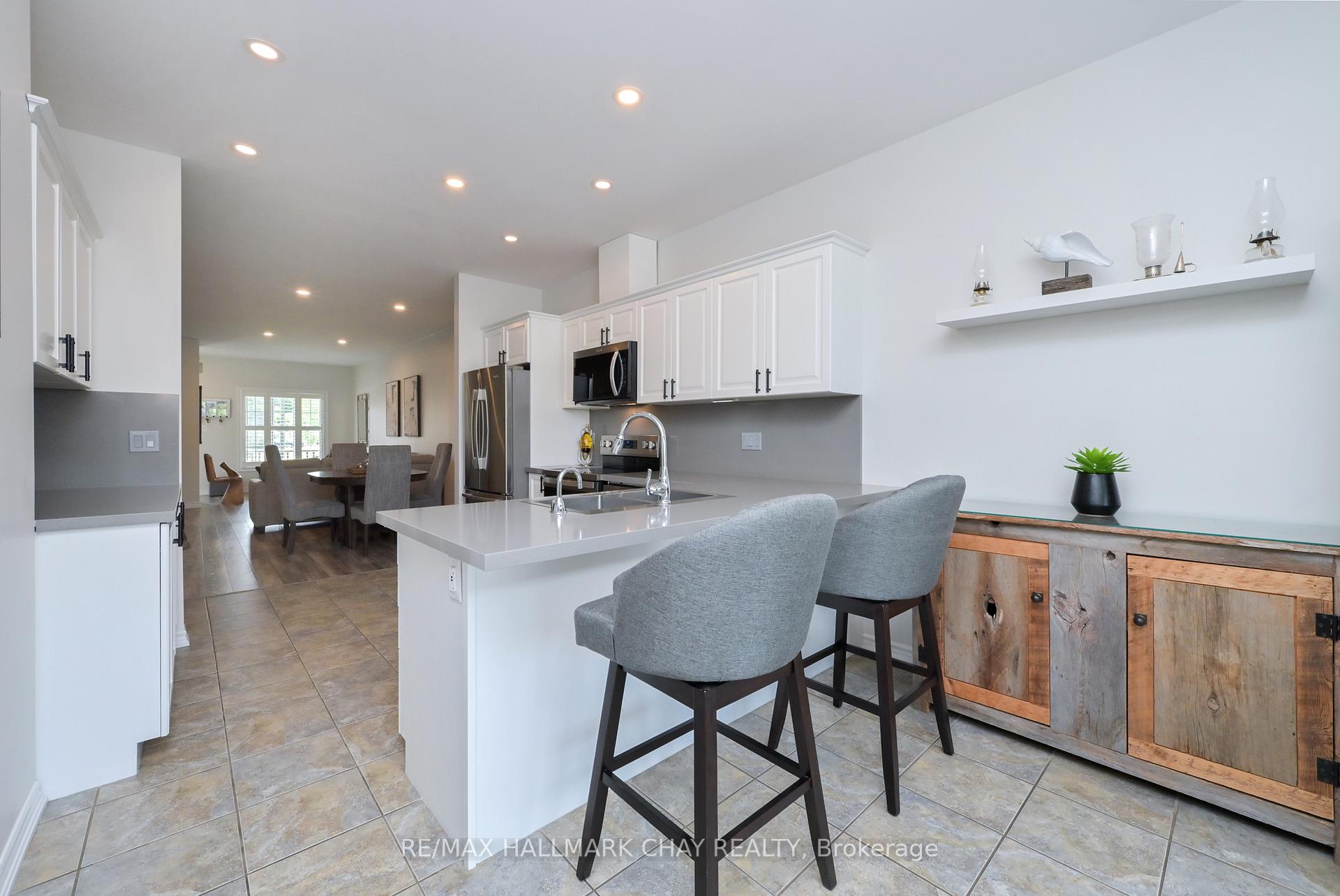 Photo 12 of 25 Kingsmere Crescent, New Tecumseth, Alliston — HOMEH