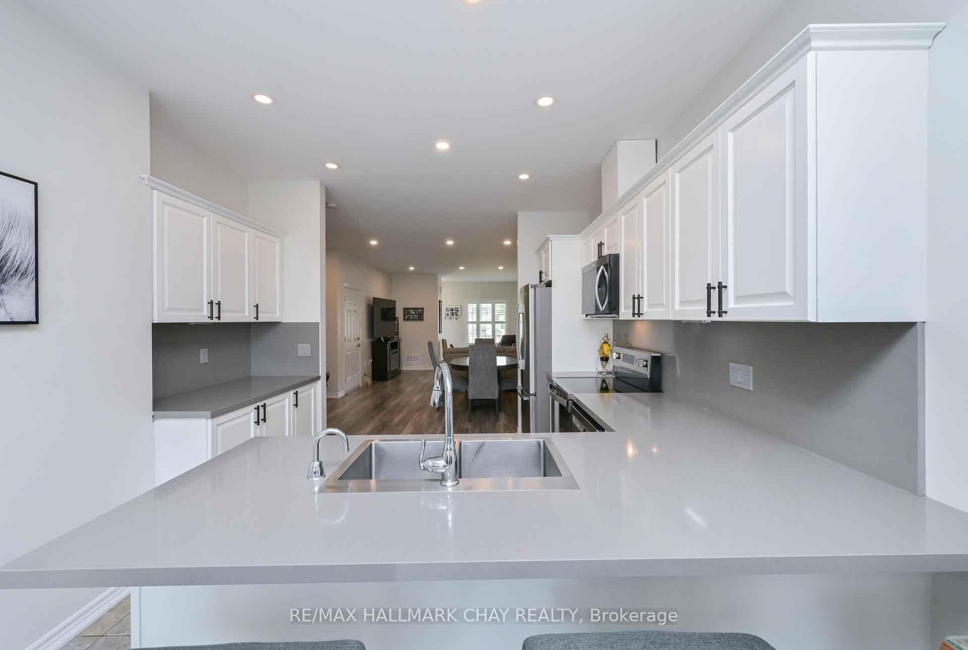 Photo 13 of 25 Kingsmere Crescent, New Tecumseth, Alliston — HOMEH