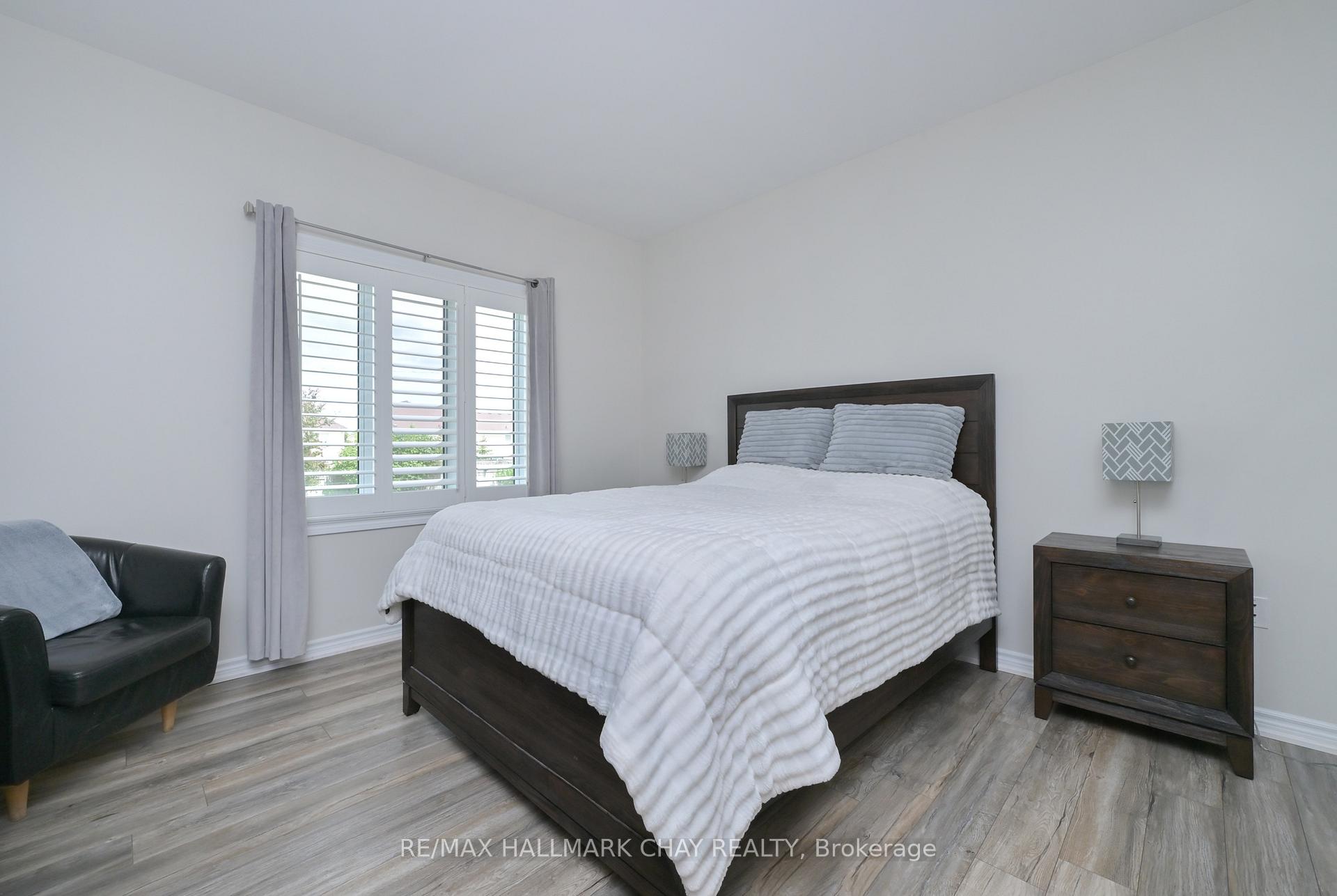 Photo 16 of 25 Kingsmere Crescent, New Tecumseth, Alliston — HOMEH