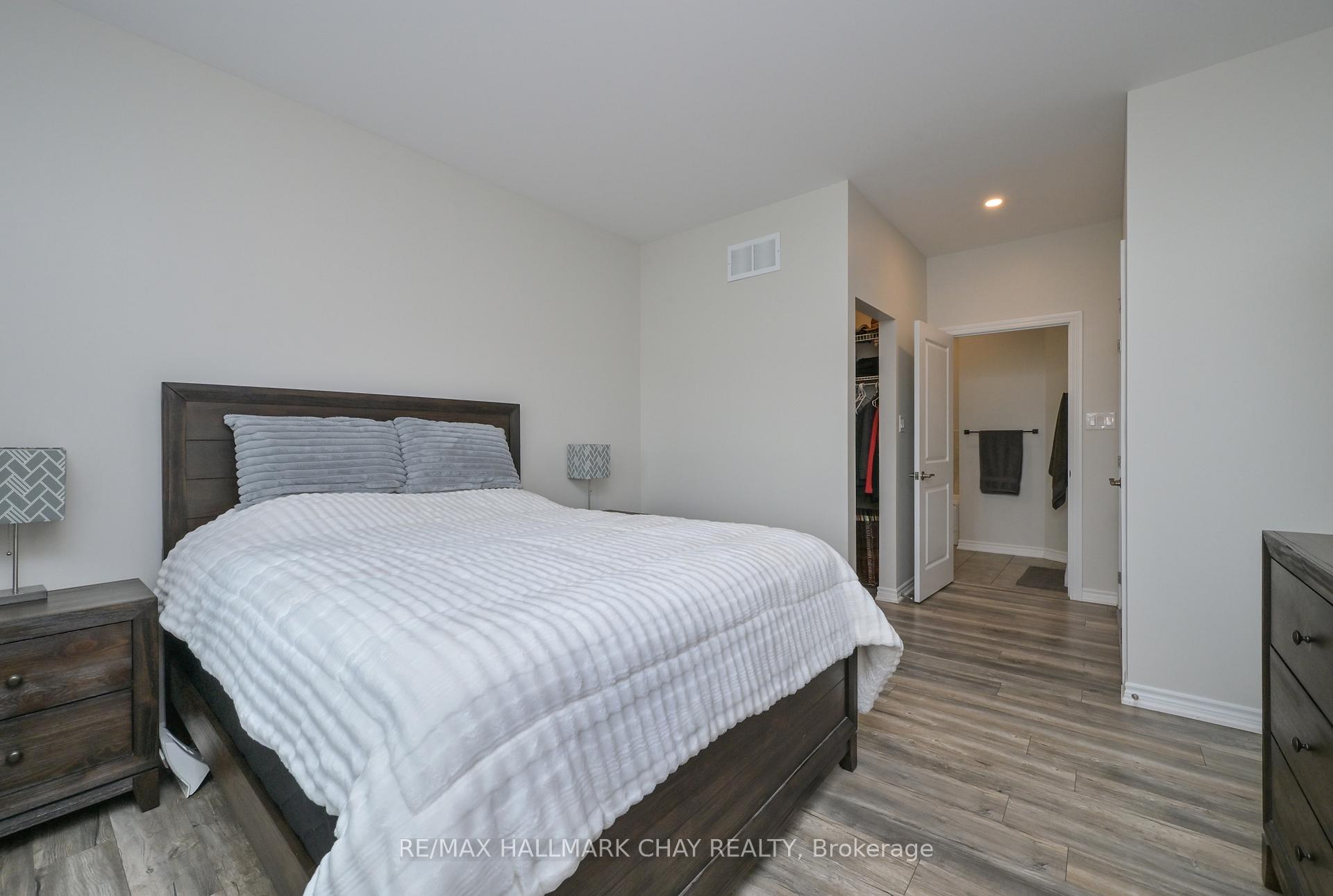Photo 17 of 25 Kingsmere Crescent, New Tecumseth, Alliston — HOMEH