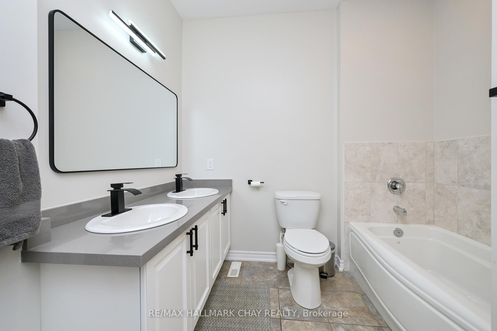 Photo 18 of 25 Kingsmere Crescent, New Tecumseth, Alliston — HOMEH