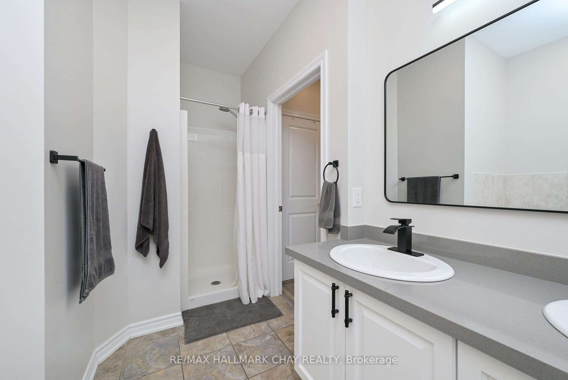 Photo 19 of 25 Kingsmere Crescent, New Tecumseth, Alliston — HOMEH