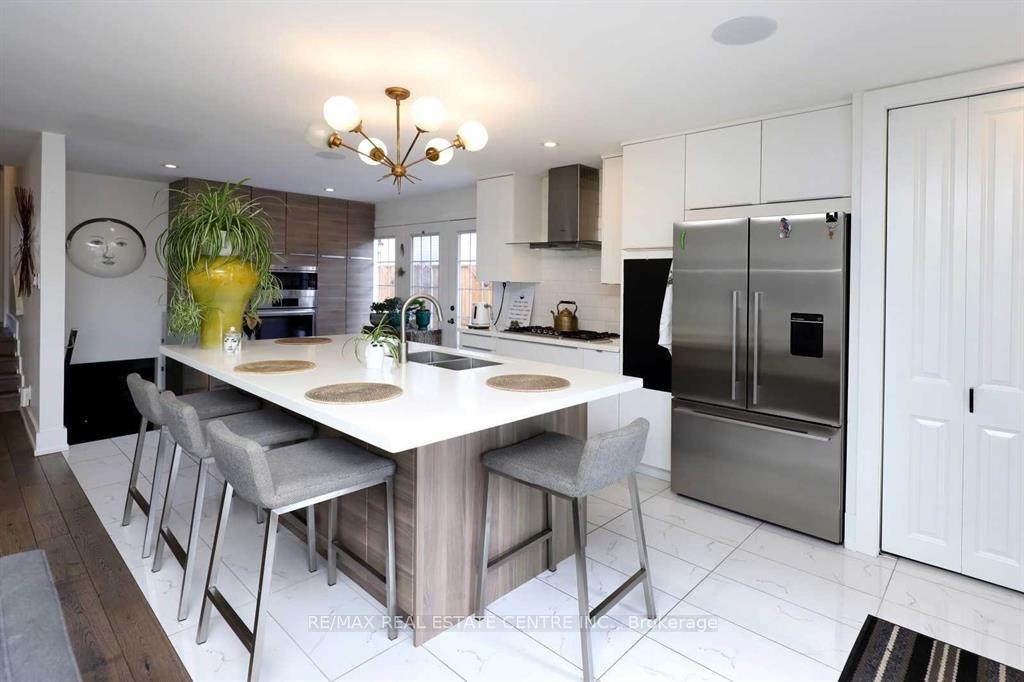 Photo of 814 Eaglemount Crescent