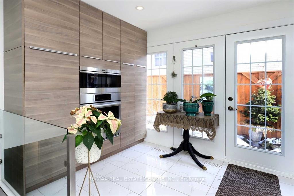 Photo 9 of 814 Eaglemount Crescent, Mississauga, Erindale — HOMEH