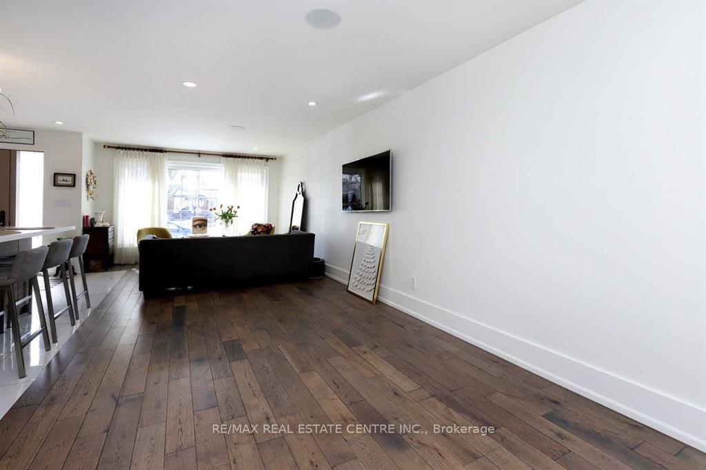 Photo 11 of 814 Eaglemount Crescent, Mississauga, Erindale — HOMEH
