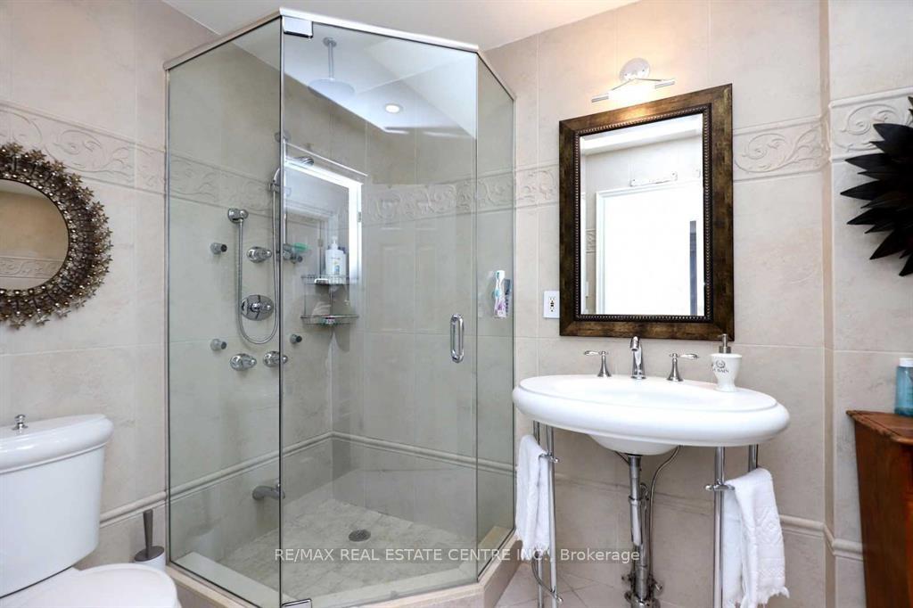 Photo 16 of 814 Eaglemount Crescent, Mississauga, Erindale — HOMEH