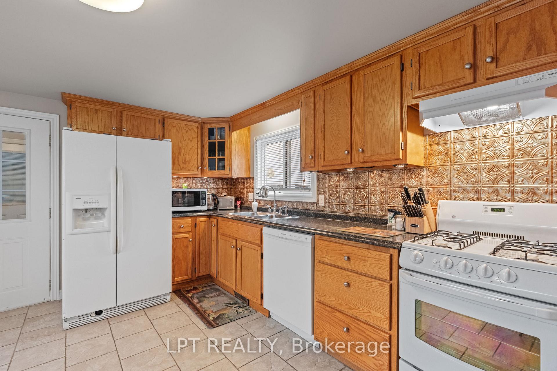 Photo 8 of 33810 Darryl Court, Bluewater, Hay — HOMEH