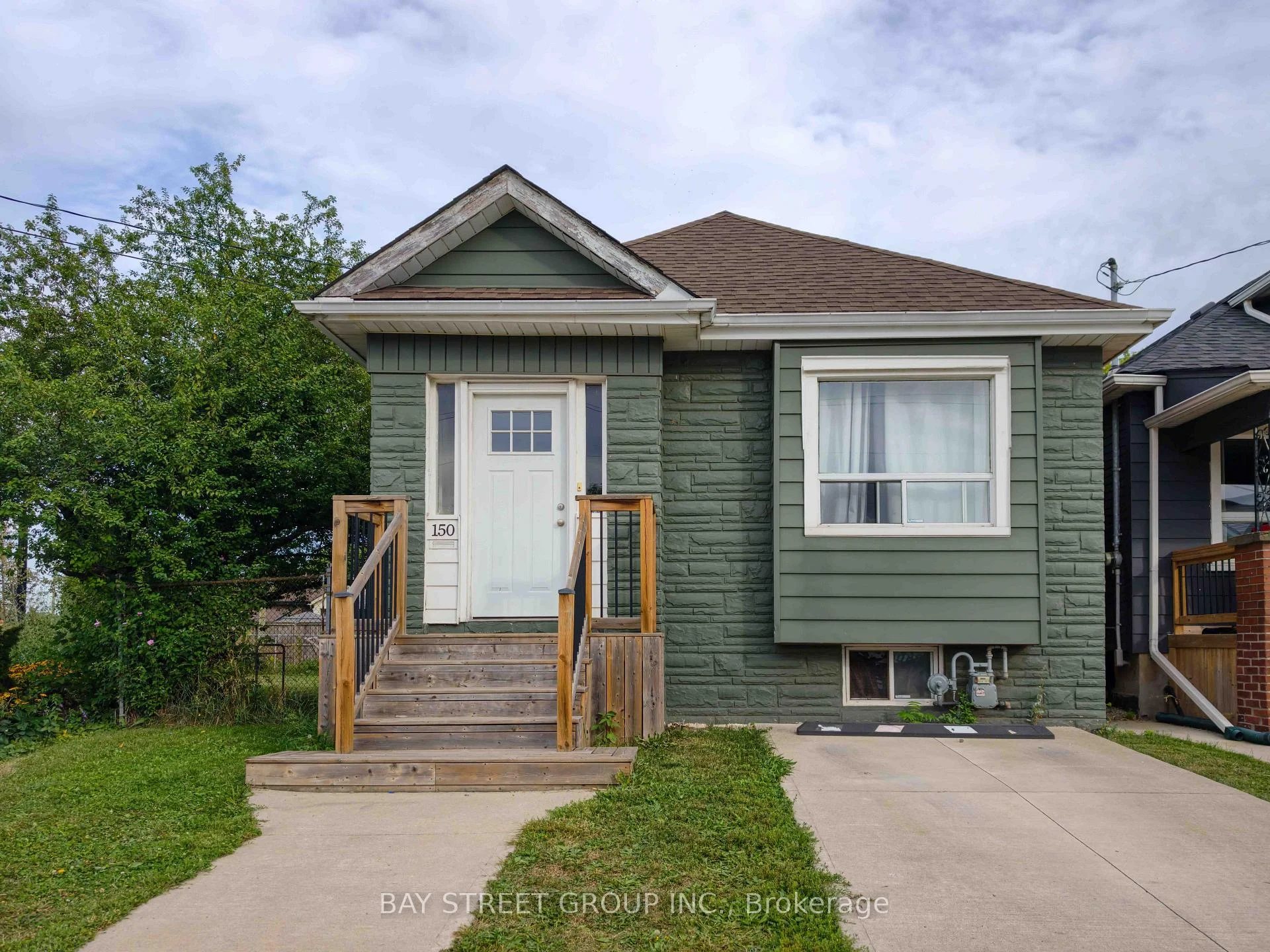 Front of 150 Crosthwaite Avenue N