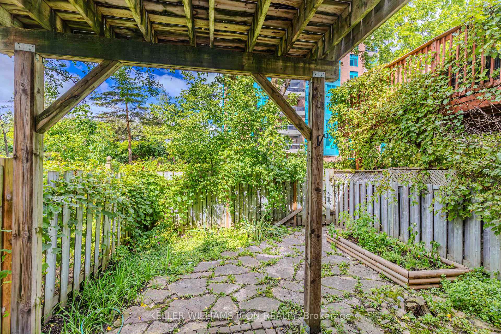 Photo 45 of 50 Malhotra Court, Ottawa, Quinterra — HOMEH