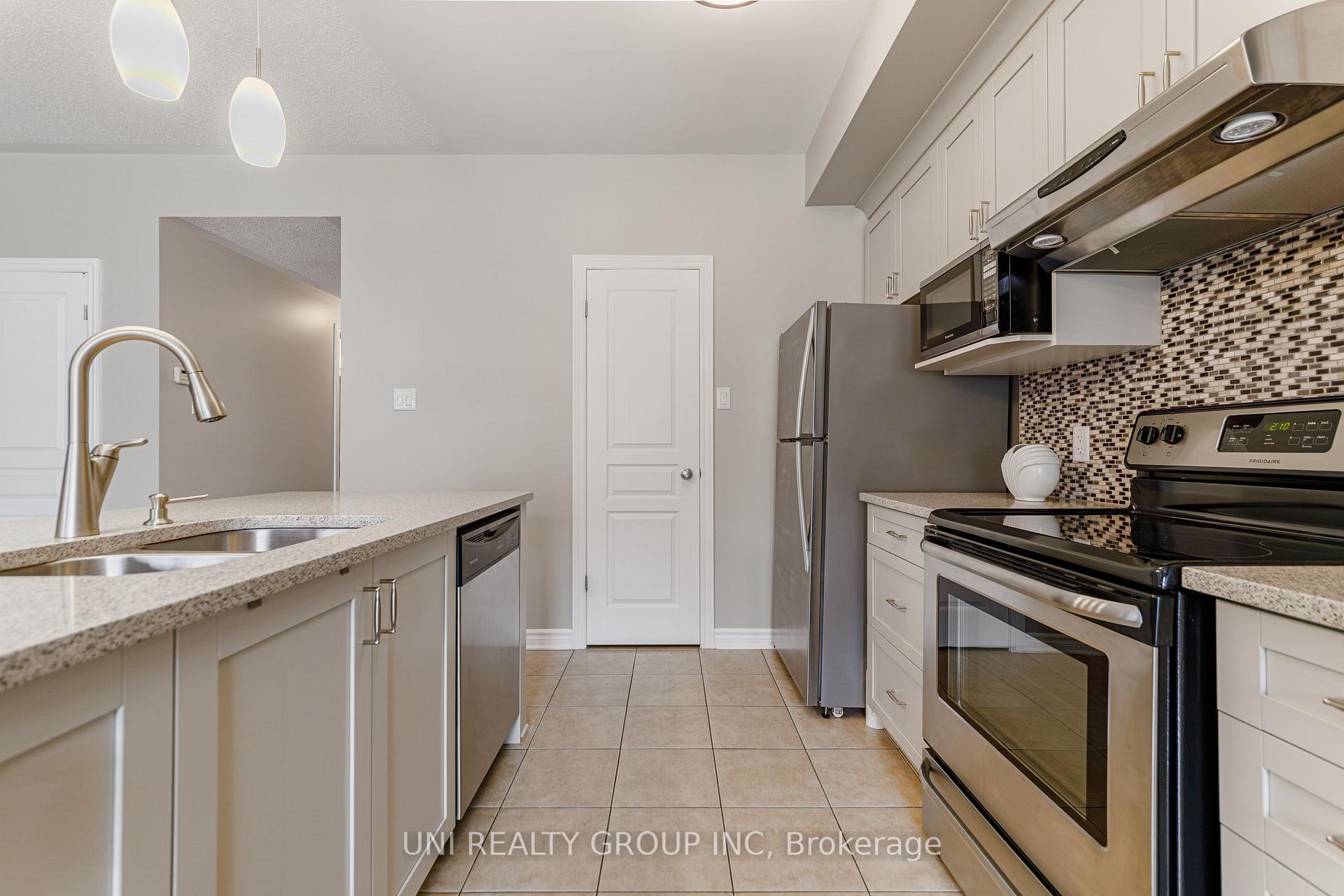 Photo 15 of Unit B, 40 Tayside Private, Ottawa, Barrhaven - Longfields — HOMEH