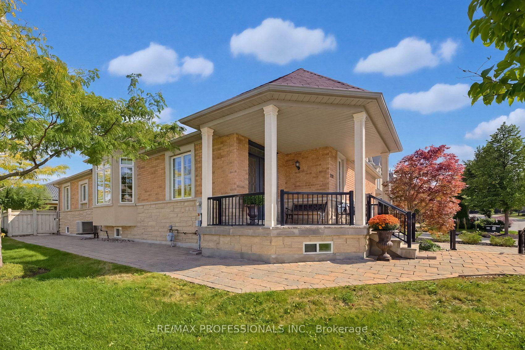 Photo 3 of 120 Insernia Crescent, Vaughan, Vellore Village — HOMEH