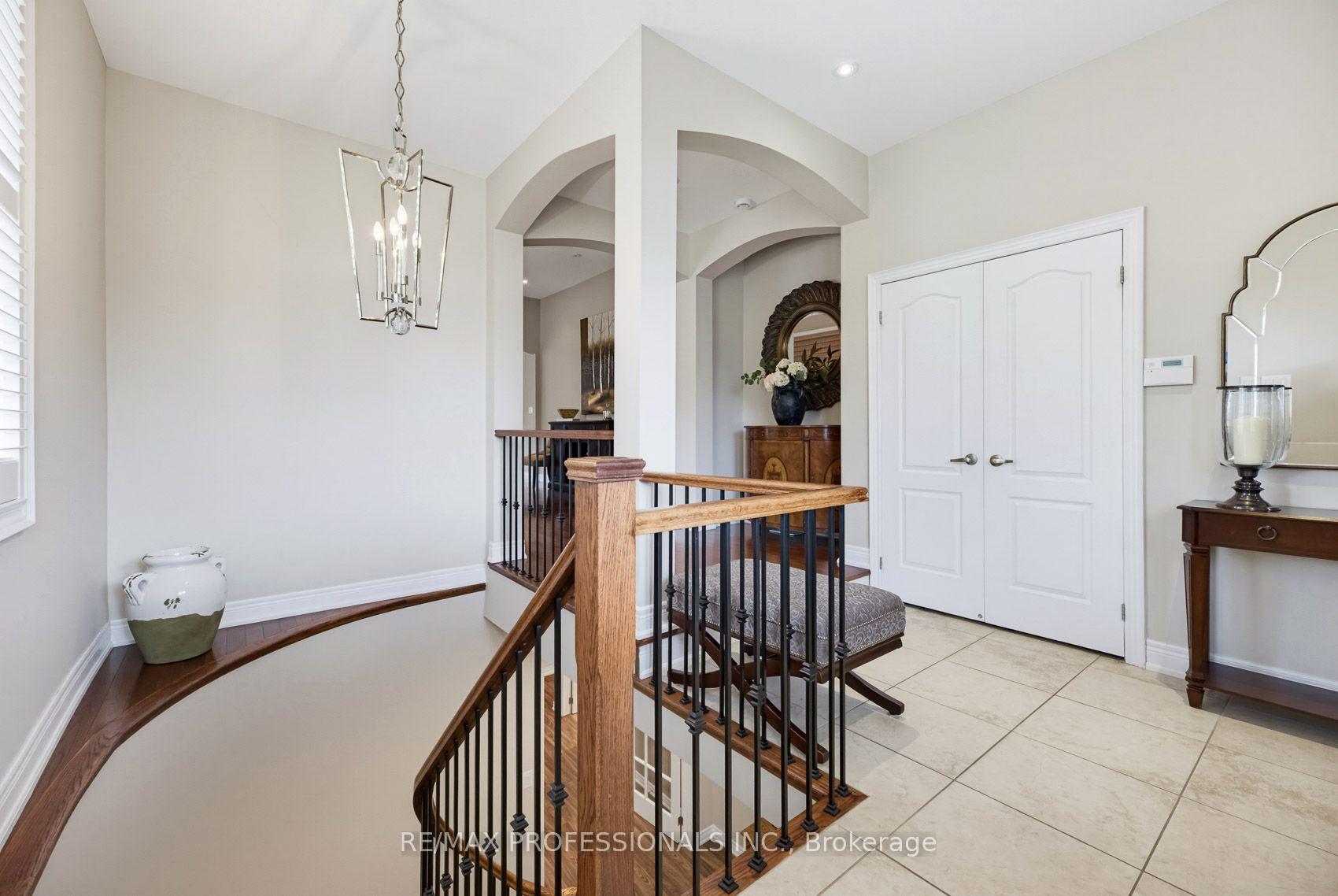 Photo 6 of 120 Insernia Crescent, Vaughan, Vellore Village — HOMEH