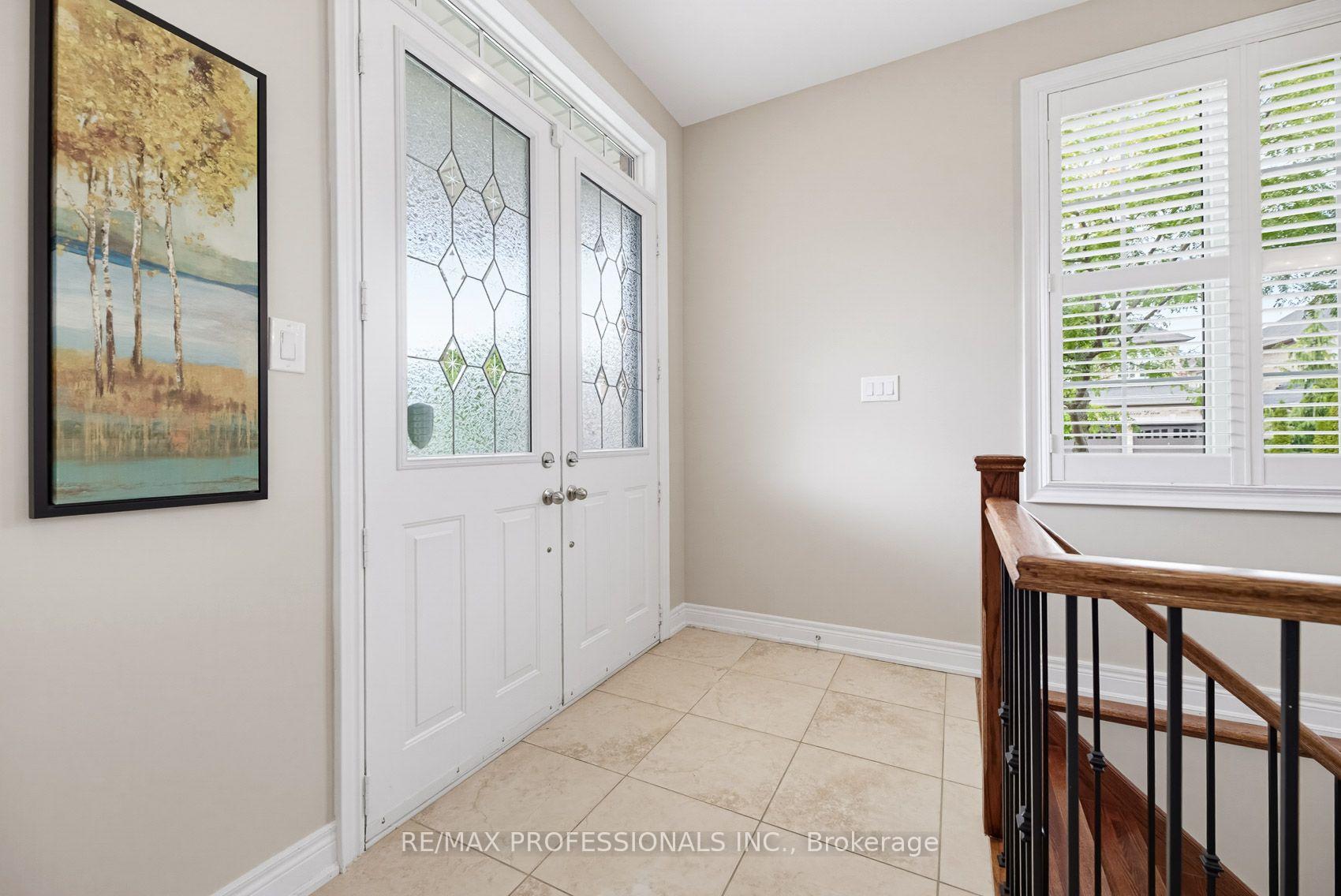 Photo 7 of 120 Insernia Crescent, Vaughan, Vellore Village — HOMEH